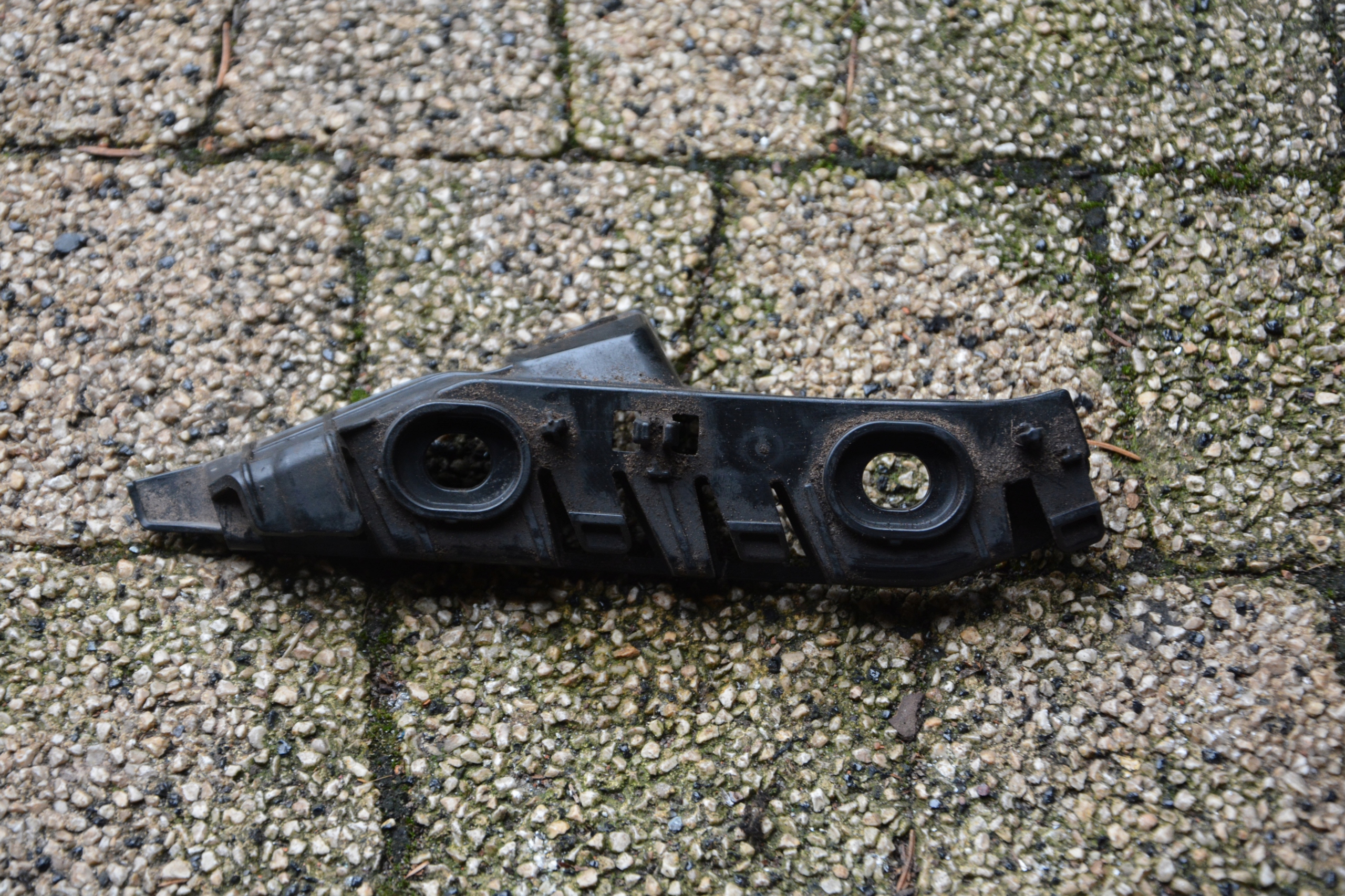 ŚLIZG MOCOWANIE ZDERZAKA LEWY PRZÓD VW PASSAT B8 3G0807049