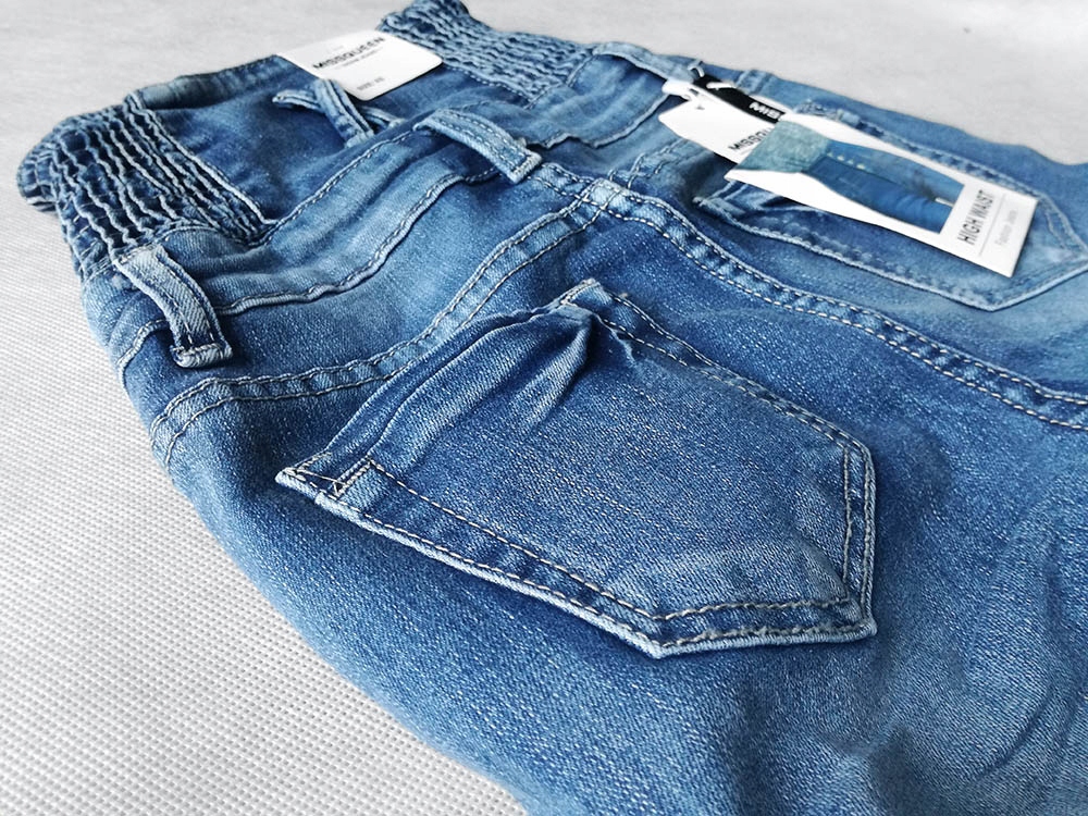 SPODNIE WYSOKI STAN MODELUJĄCE SZEROKI PAS JEANS Wzór dominujący bez wzoru