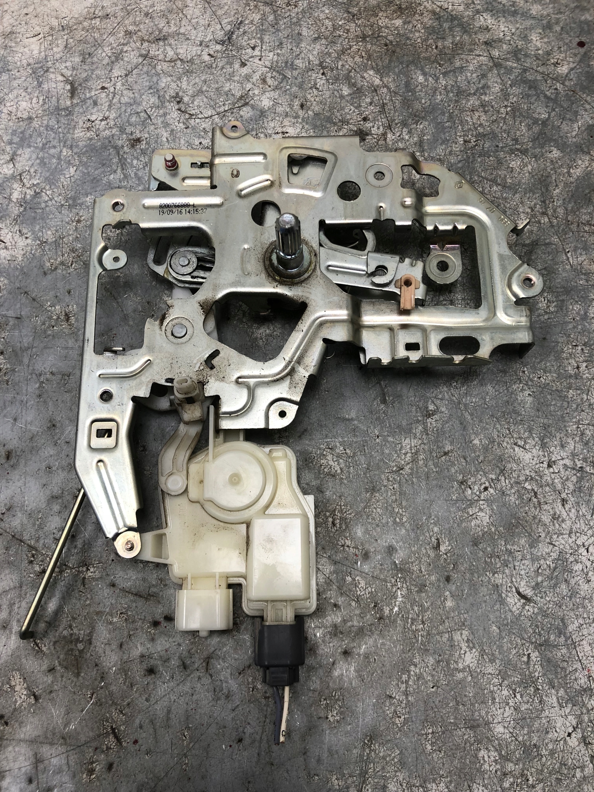Schloß Gestänge Tür rechts heck RENAULT MASTER III 8200766888