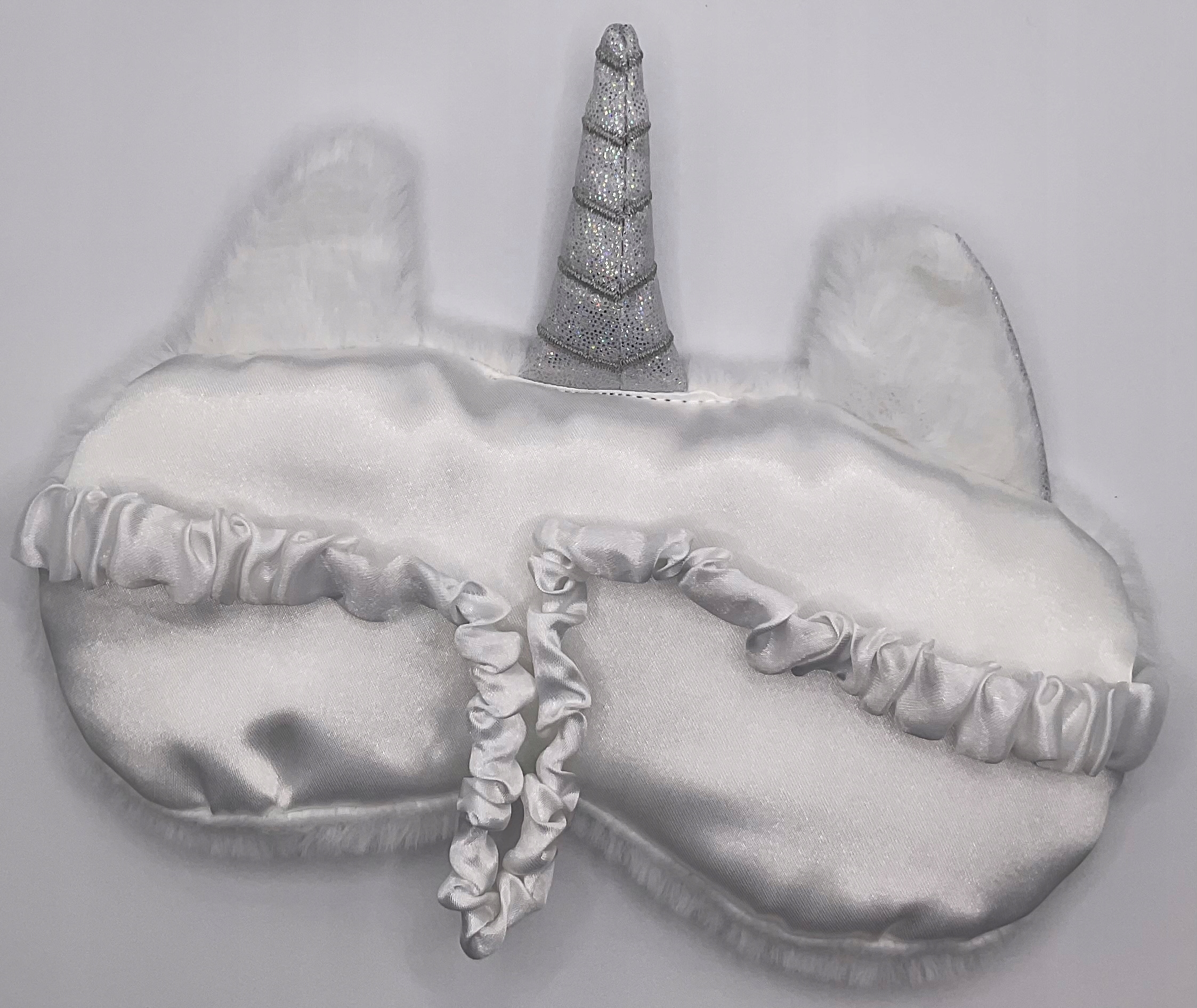 OPASKA NA OCZY MASKA DO SPANIA SNU RELAKSU JEDNOROŻEC BIAŁY TĘCZA PLUSZOWY Model na oczy