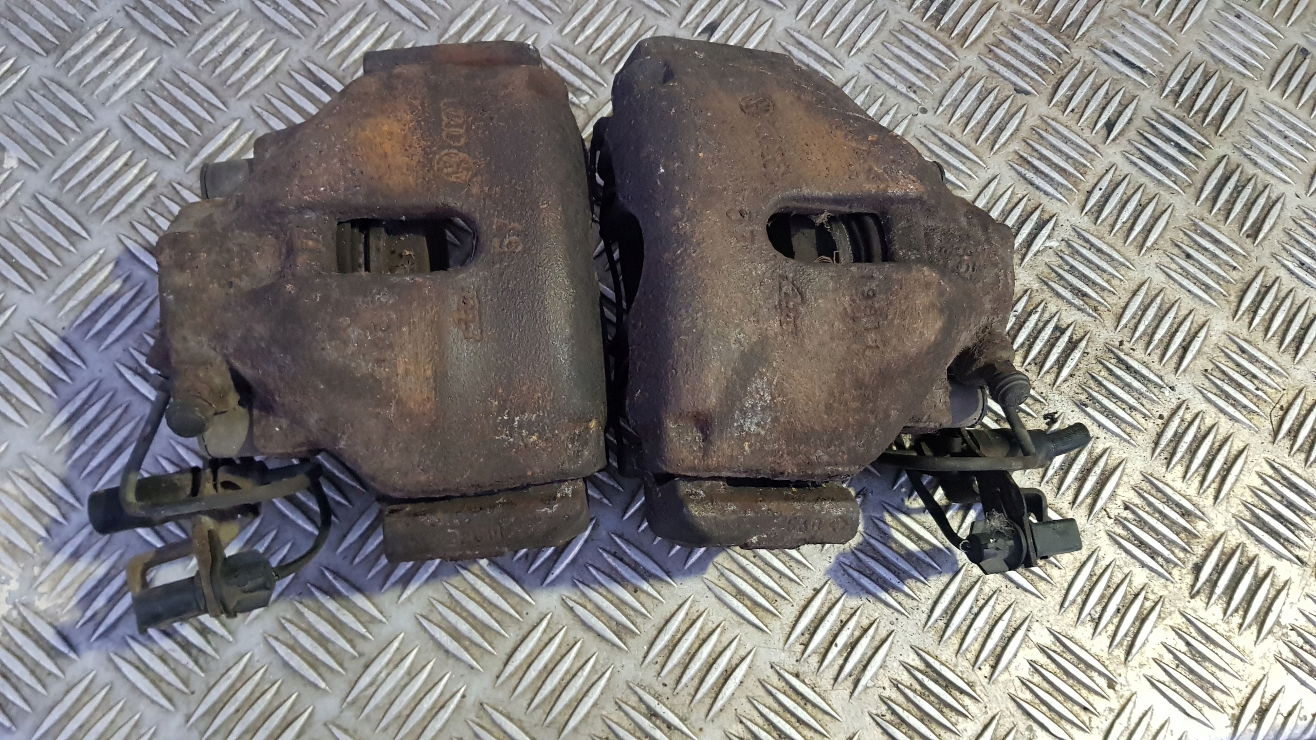 AUDI A4 B6 2.0 caliper brake left right front 57