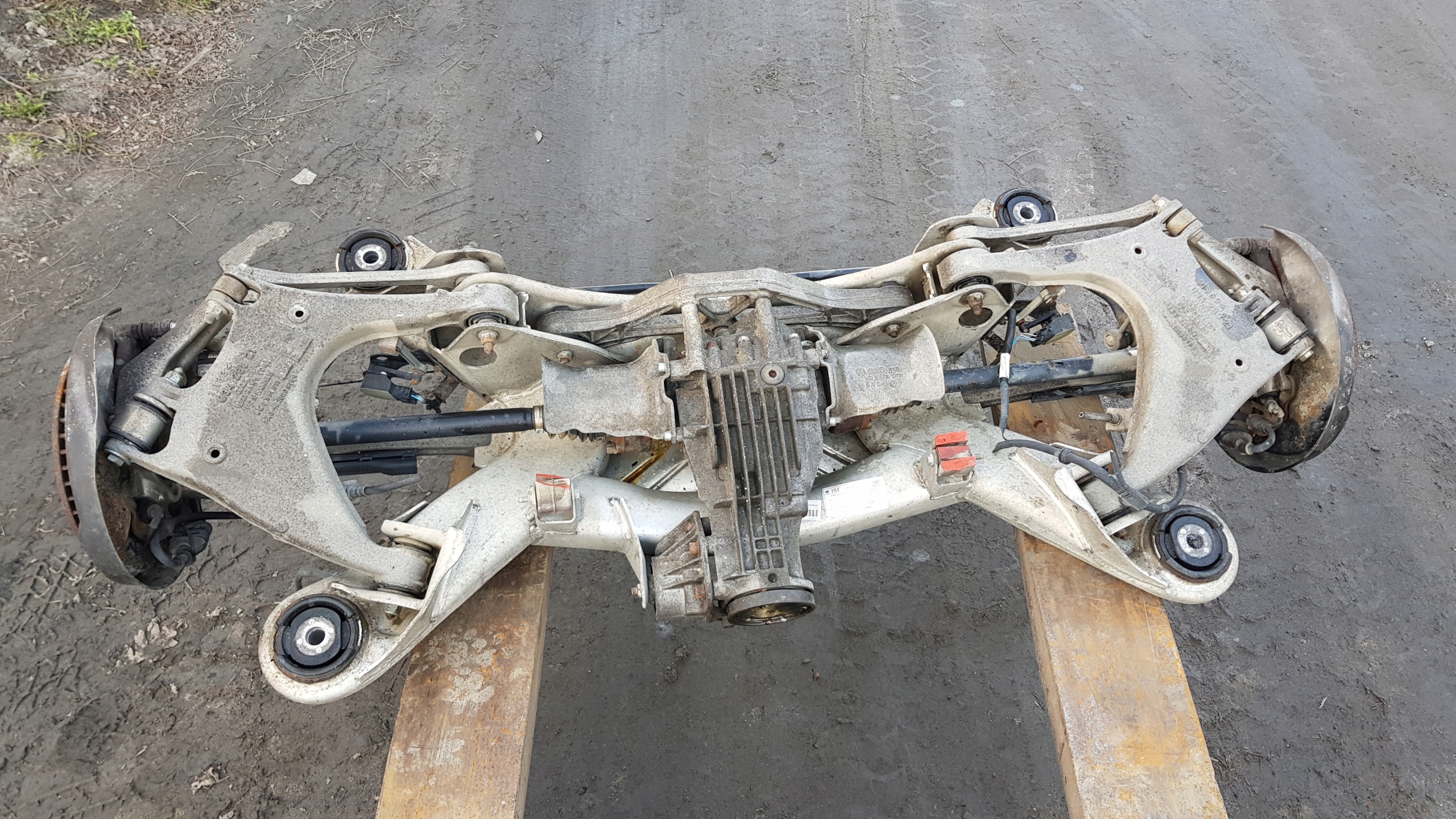 BELKA SANKI TYŁ AUDI A8 D3 3.0 TDI 4E0505235F