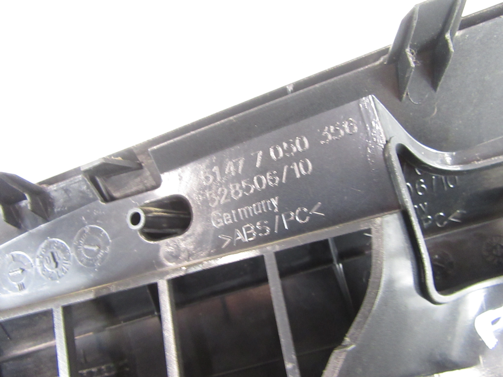 cover boot bracket rolety right BMW e61 KOMBI
