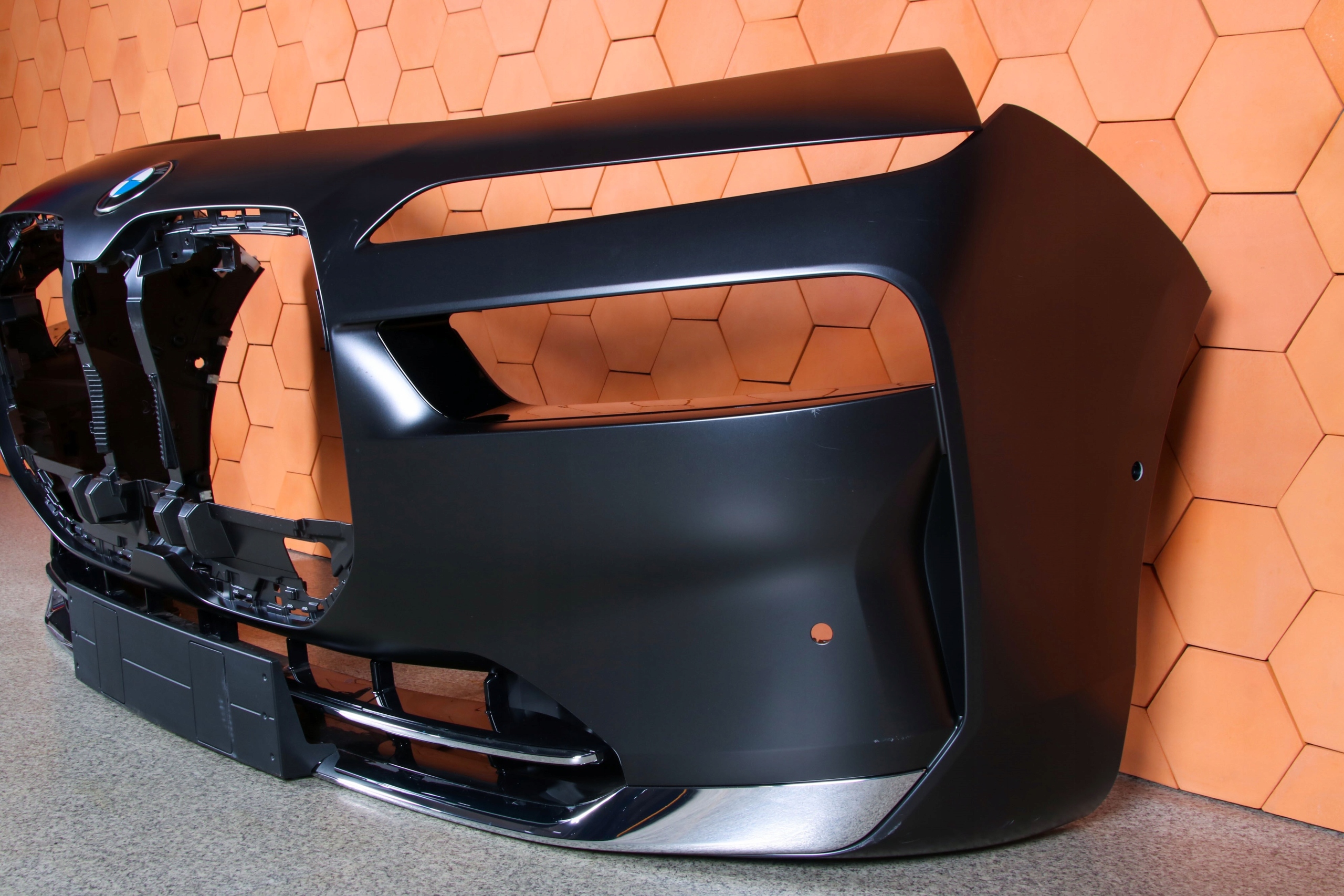 BMW 7 G70 i7 nárazník předek přední barva C64