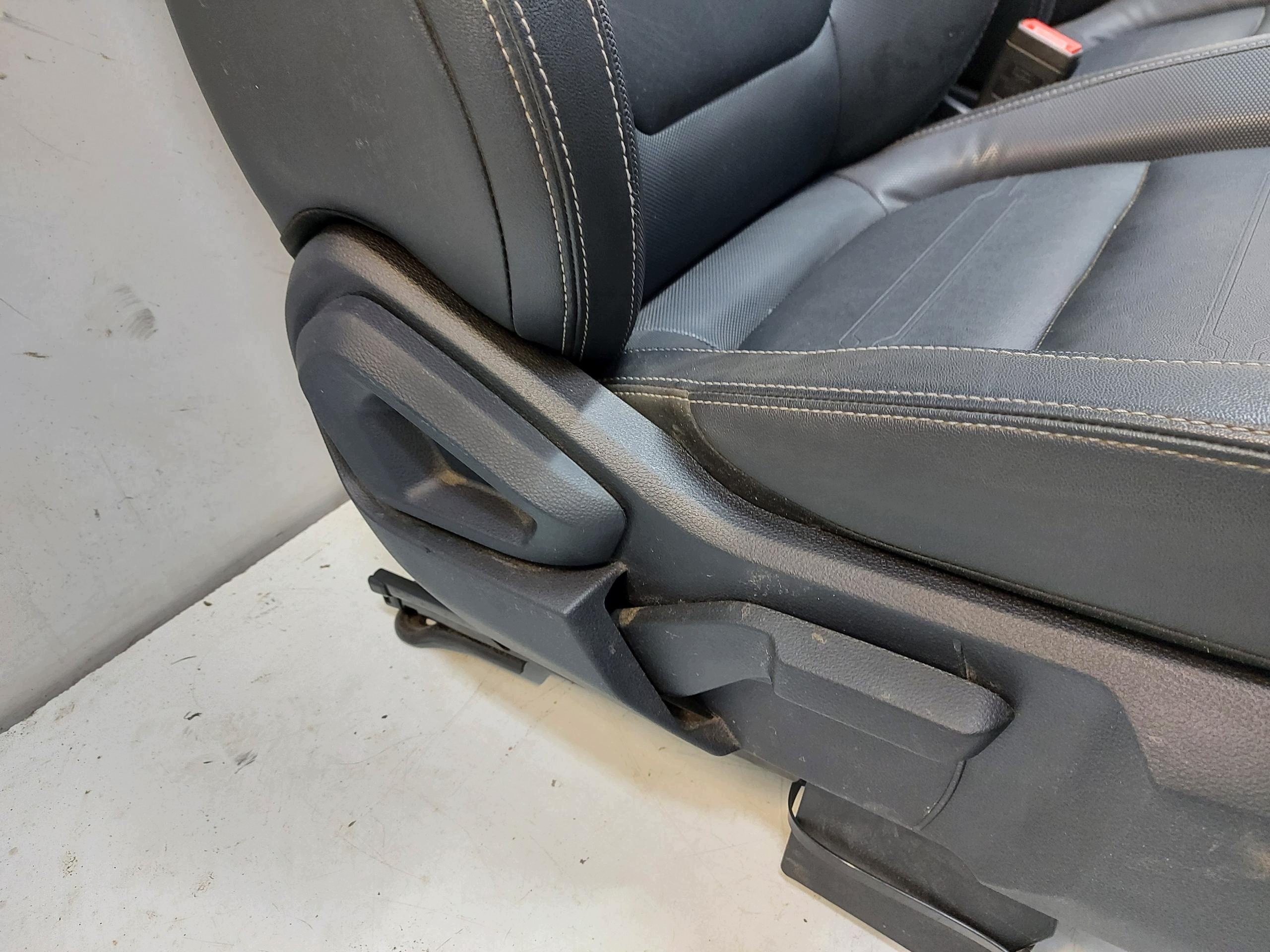 Ford Ranger VI 6 XLT 2023r Sitz Sitze vorne heck KPL