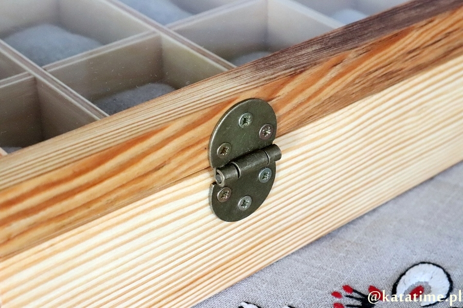 SKRZYNECZKA KASETKA PUDEŁKO BOX NA 18 ZEGARKÓW DREWNIANA ROBIONA RĘCZNIE Kolor wielokolorowy