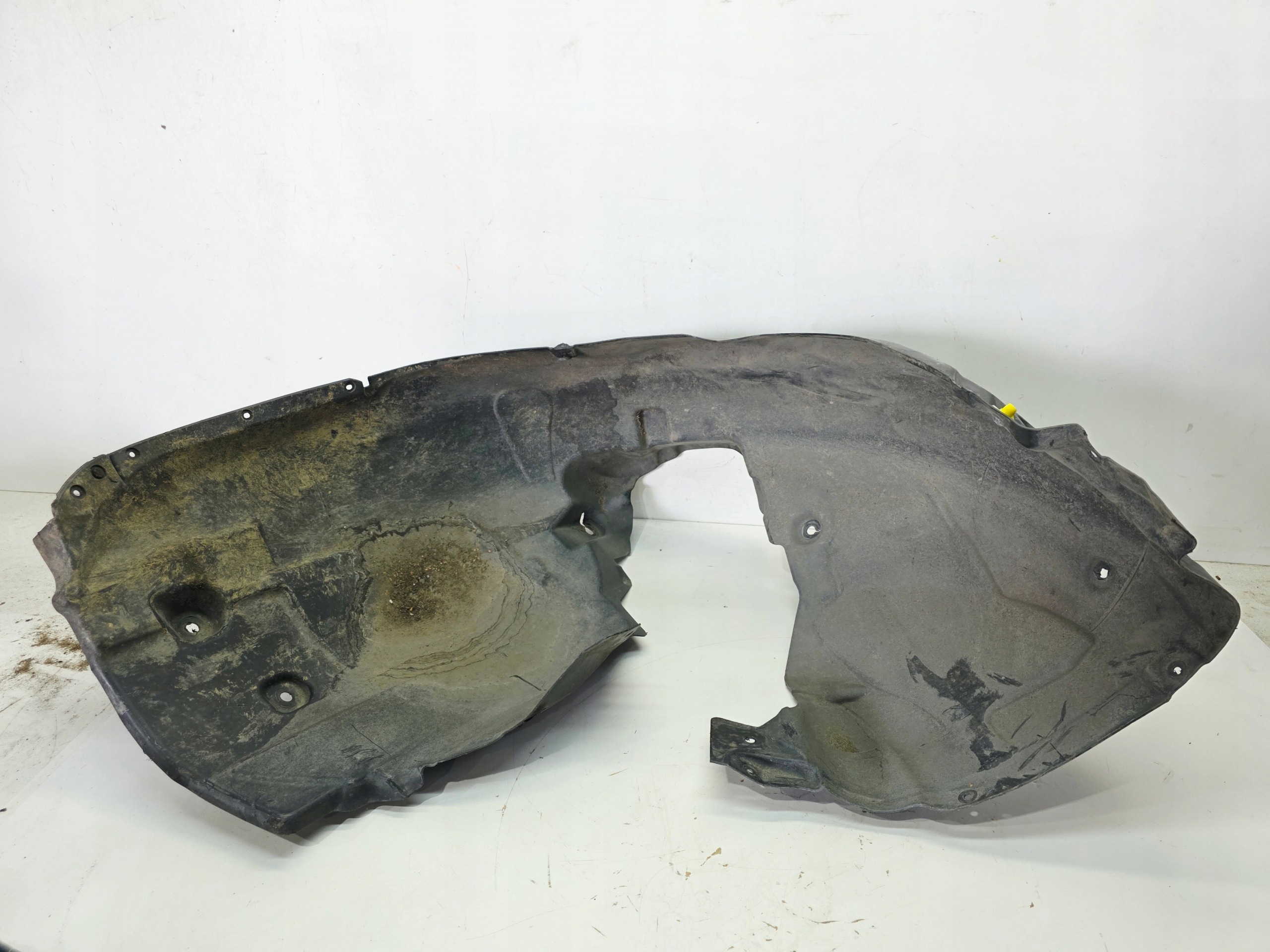 mudguard PLASTITOWE right front AUDI A4 B9 8W0821172G