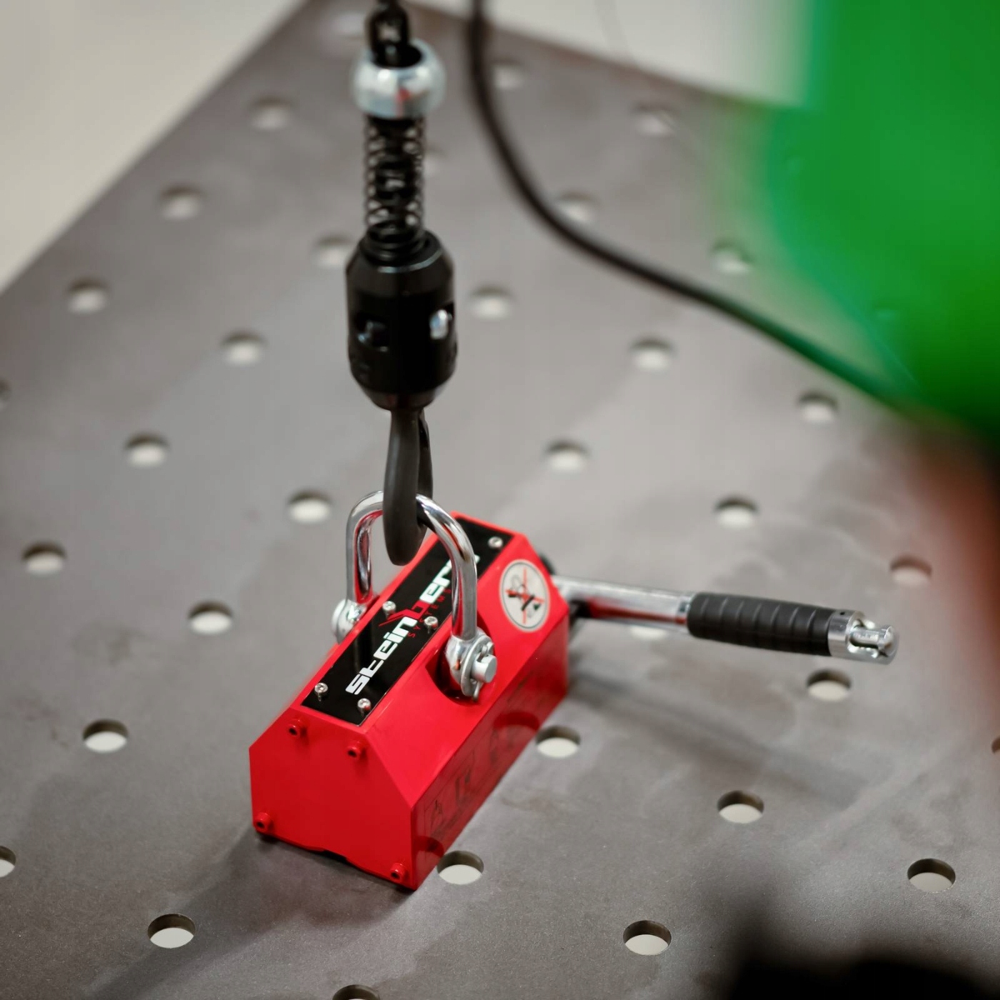 PODNOŚNIK MAGNETYCZNY CHWYTAK DO BLACHY 300kg 0,3T Marka Steinberg Systems