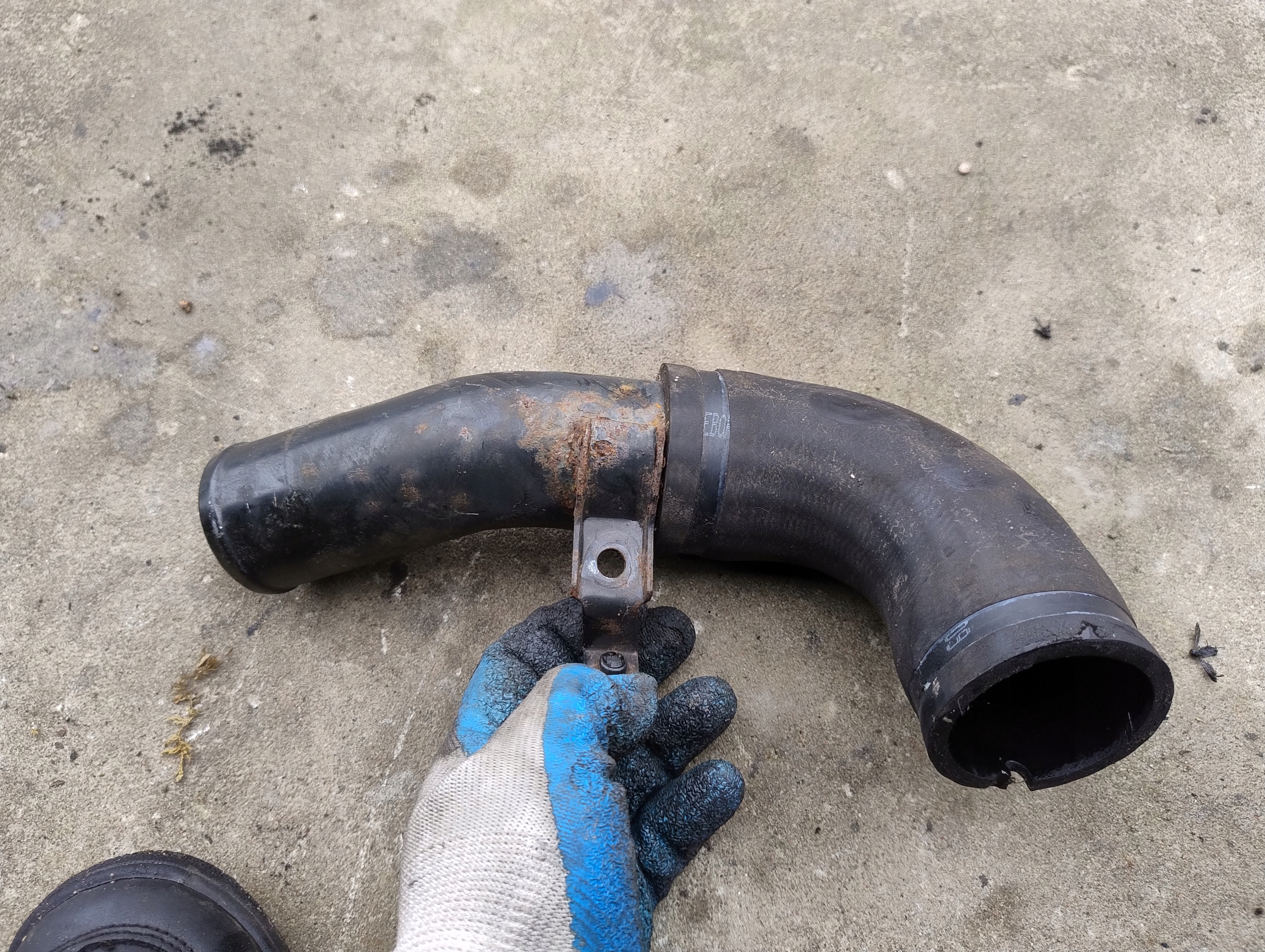 pipe of the intercooler Mercedes sprinter 2.2