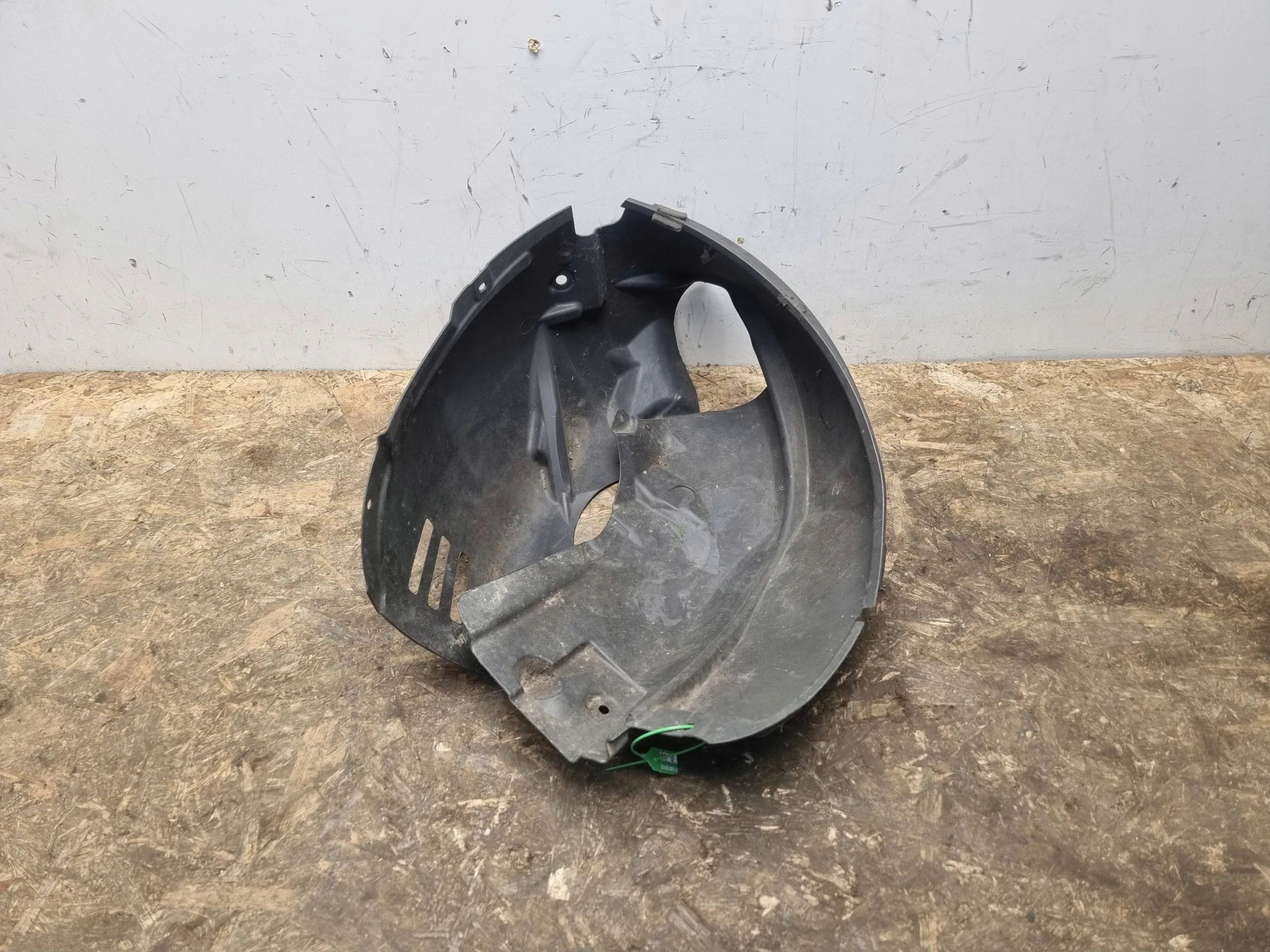 mudguard left front 8A61-16115-AD FORD FIESTA MK7 2008-2012