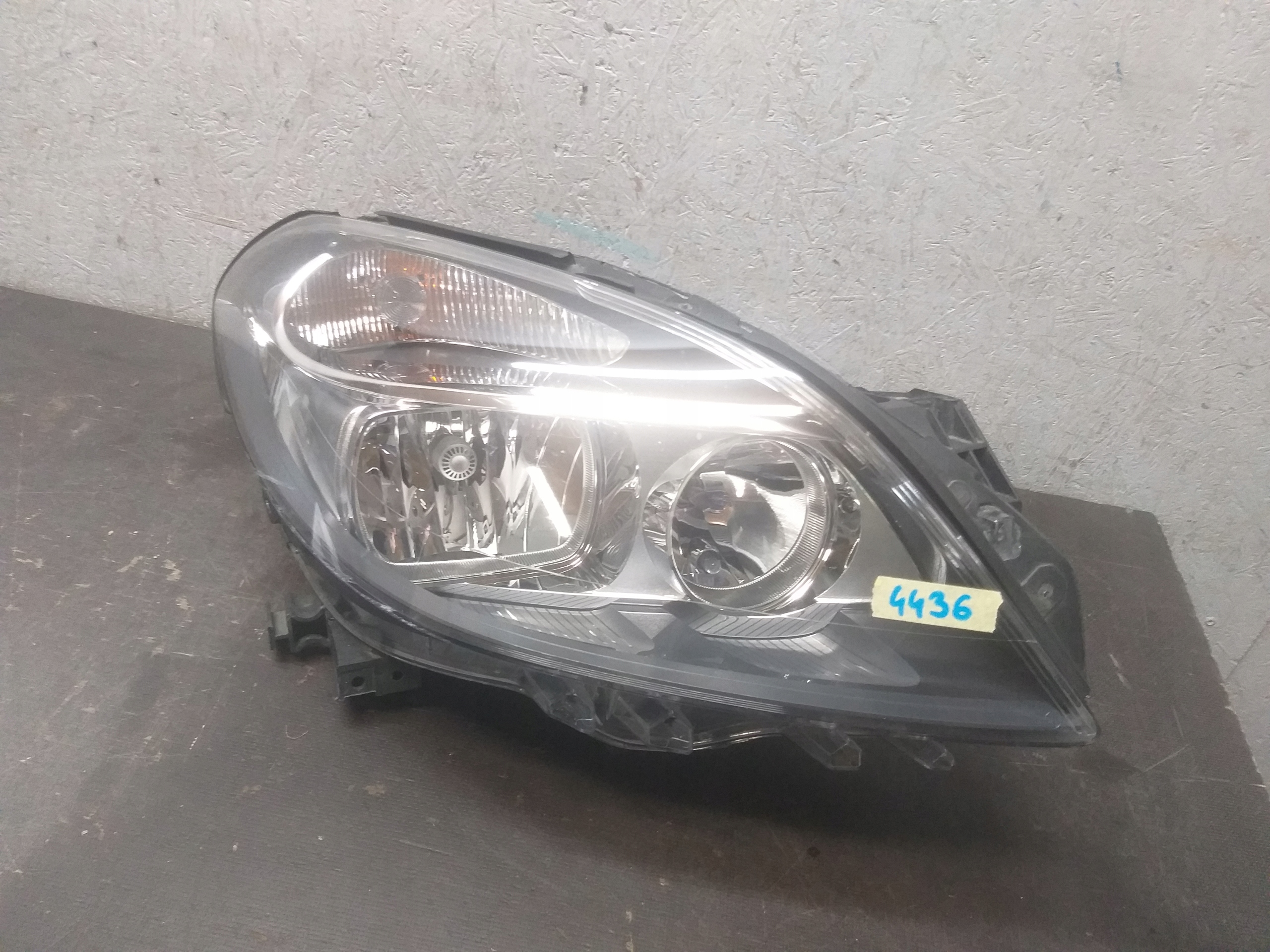 light front right MERCEDES B KLASA W246 A2468200261