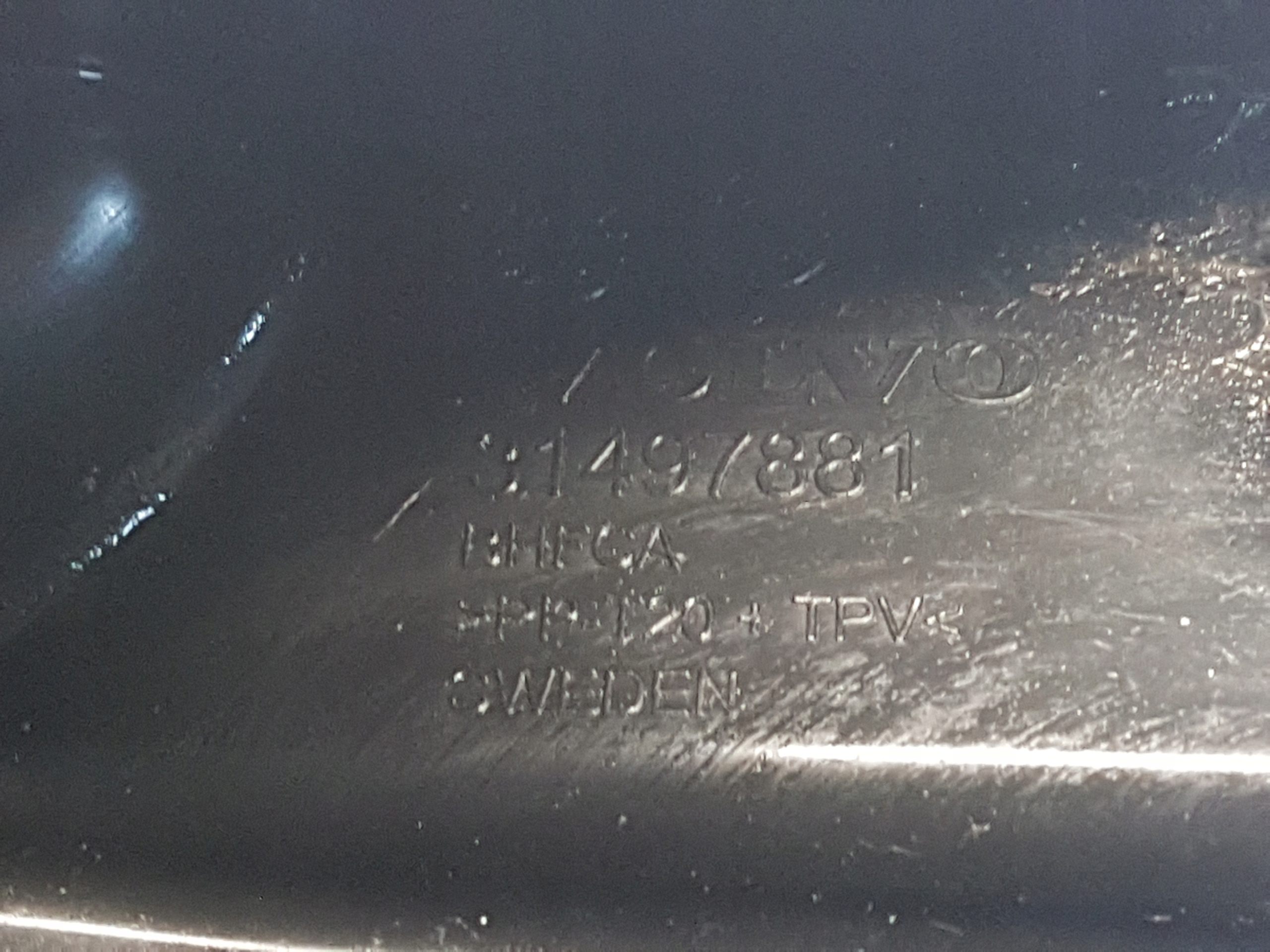 VOLVO XC40 cover podluznicy right front 31497881