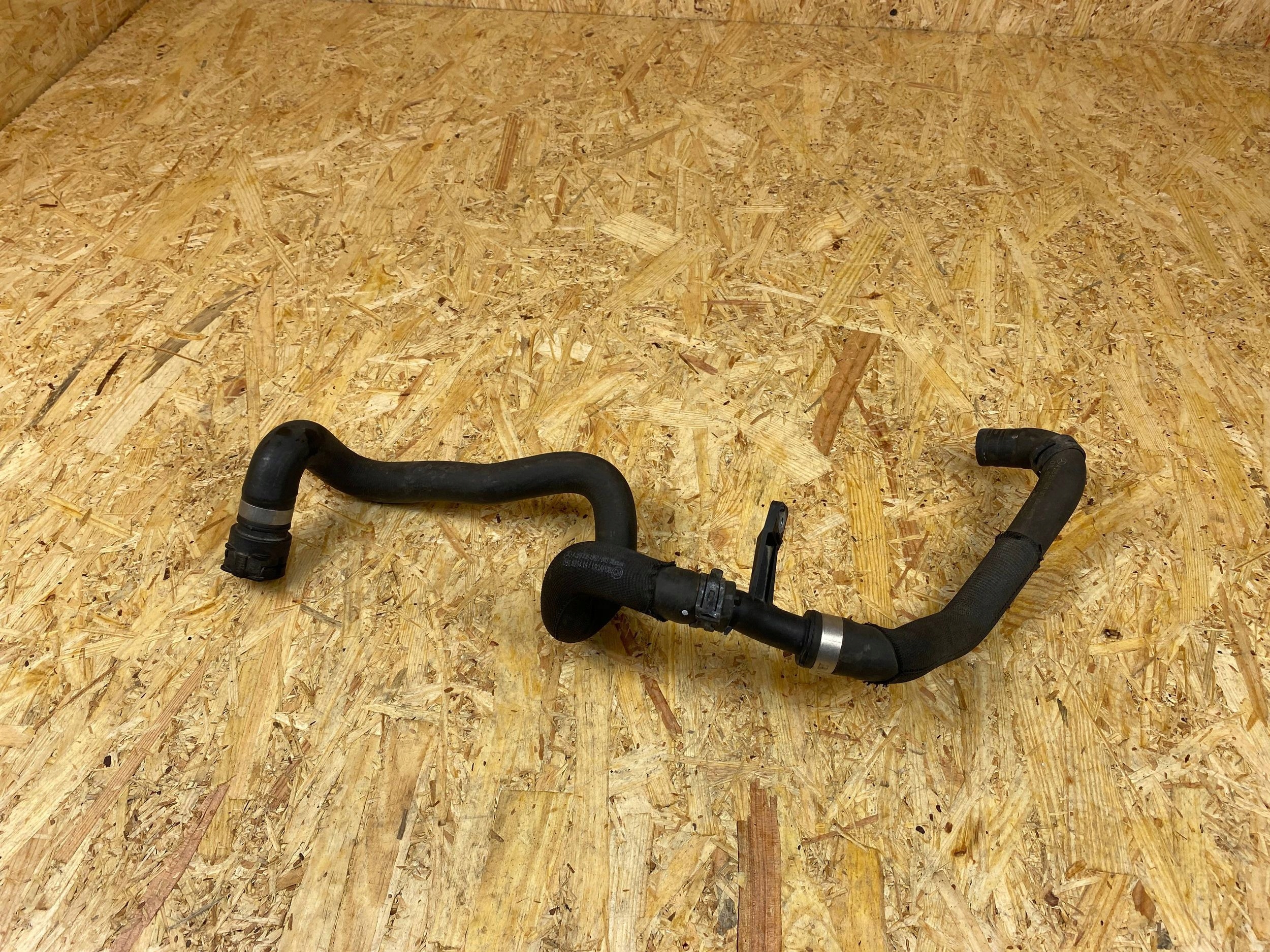 WĄŻ RURA PRZEWÓD WODY MERCEDES W205 W253 W213 A2058306005