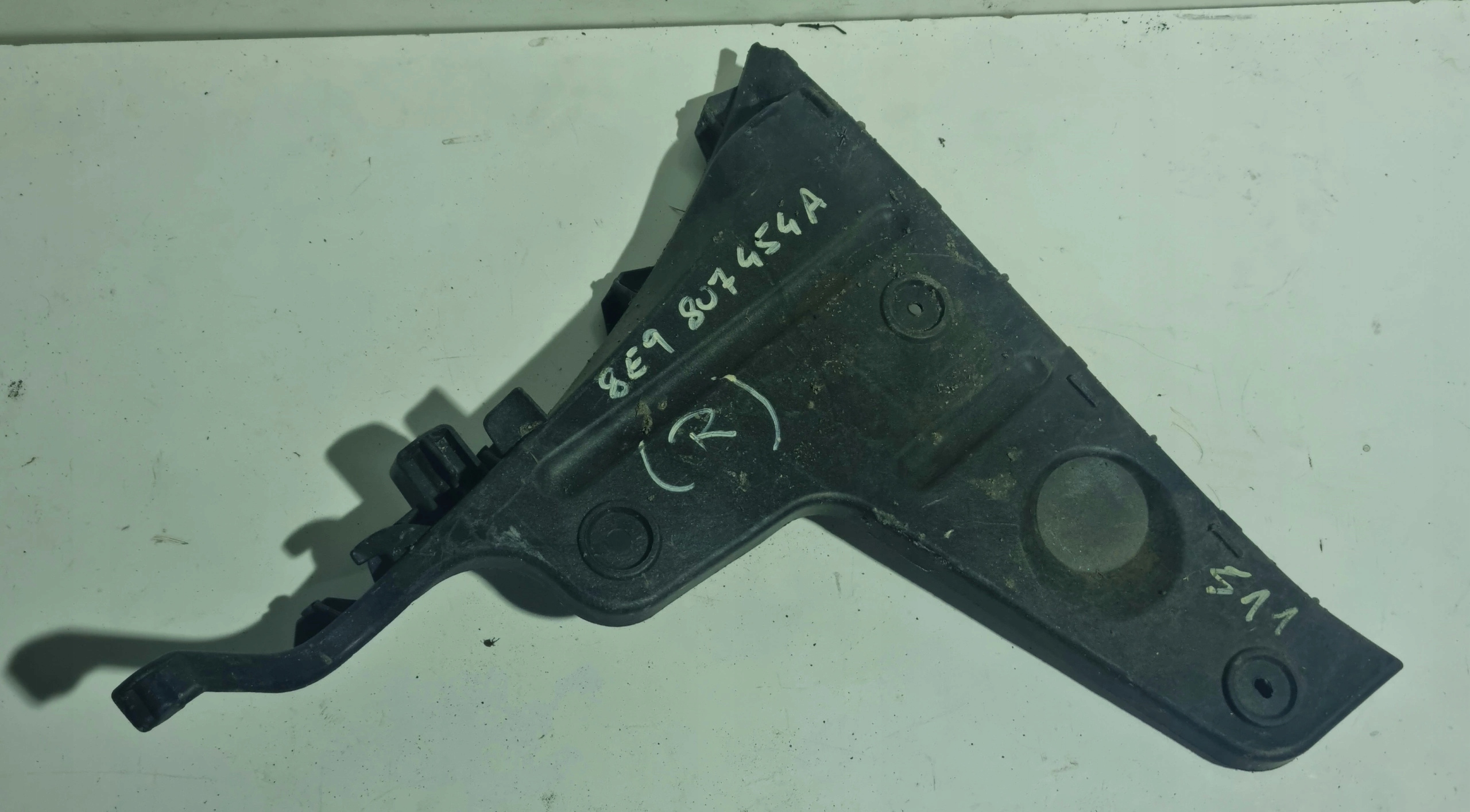 AUDI A4 B7 AVANT KOMBI holder bumper bracket right rear part 8E9807454A