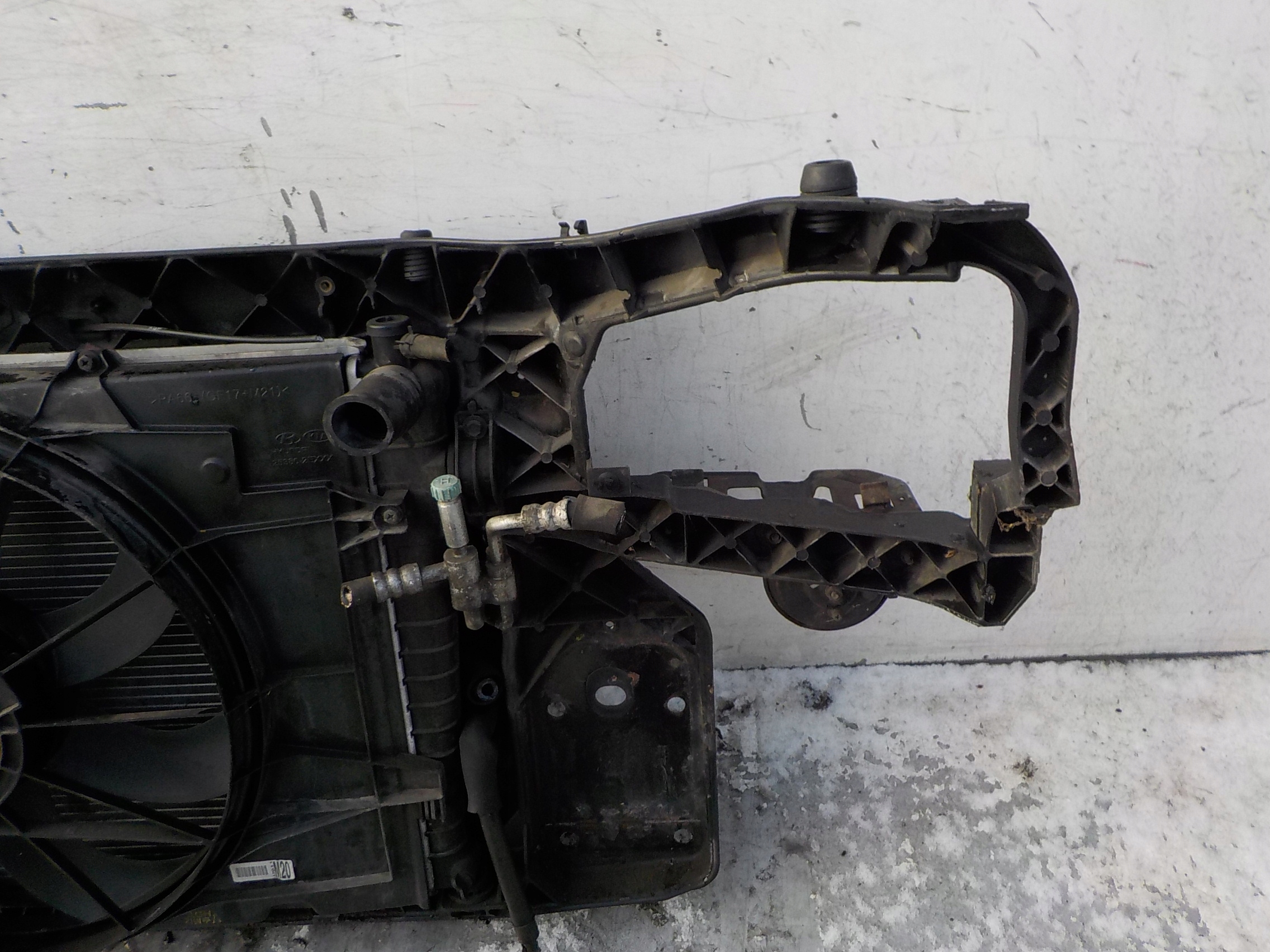 159 HYUNDAI TUCSON 2.0 CRDI support panel for radiators radiator