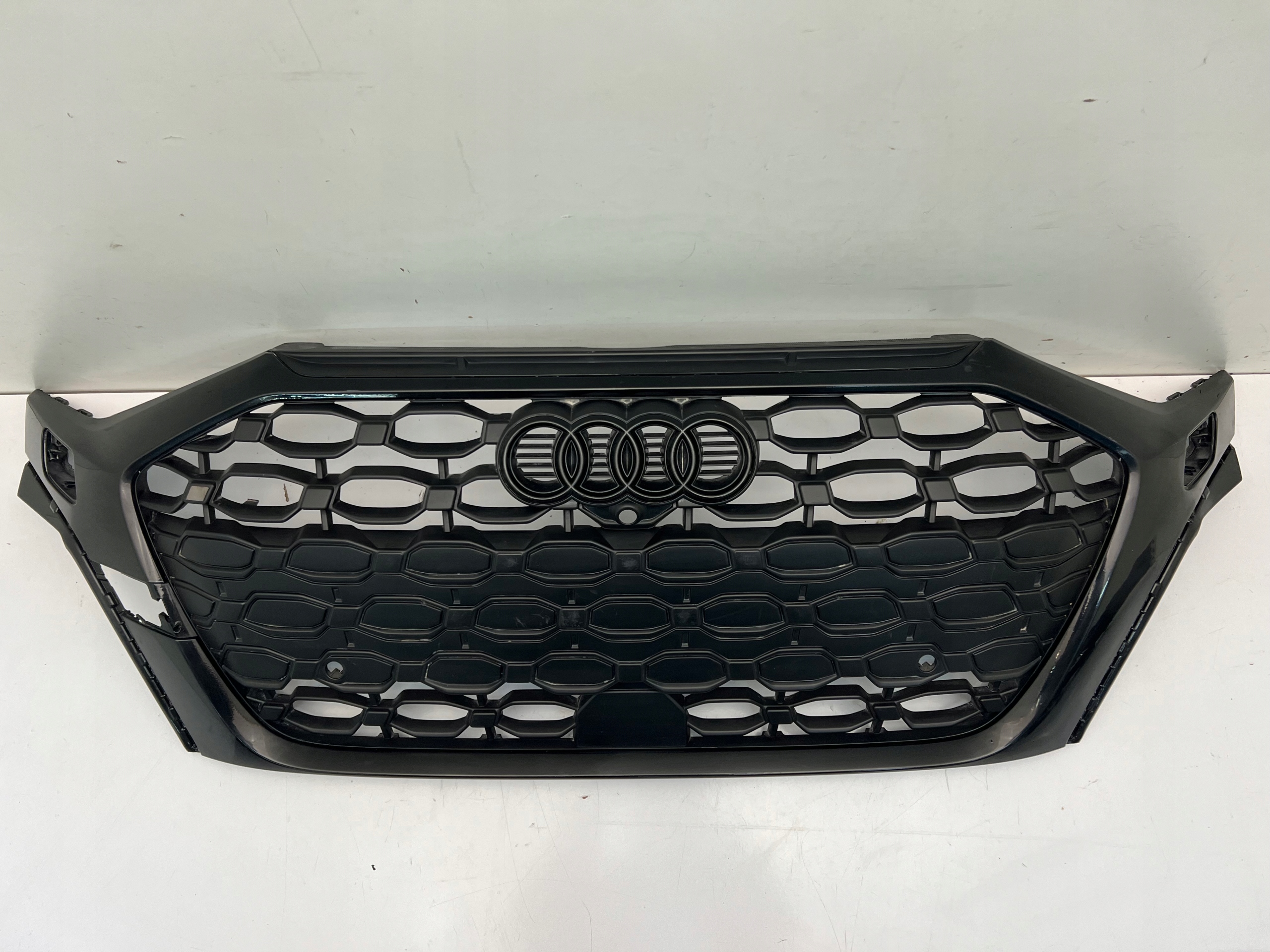 AUDI RS3 IV 8Y ATRAPA GRILL CHROM ZDERZAKA PRZEDNIEGO PRZÓD 20- N Strona zabudowy przód