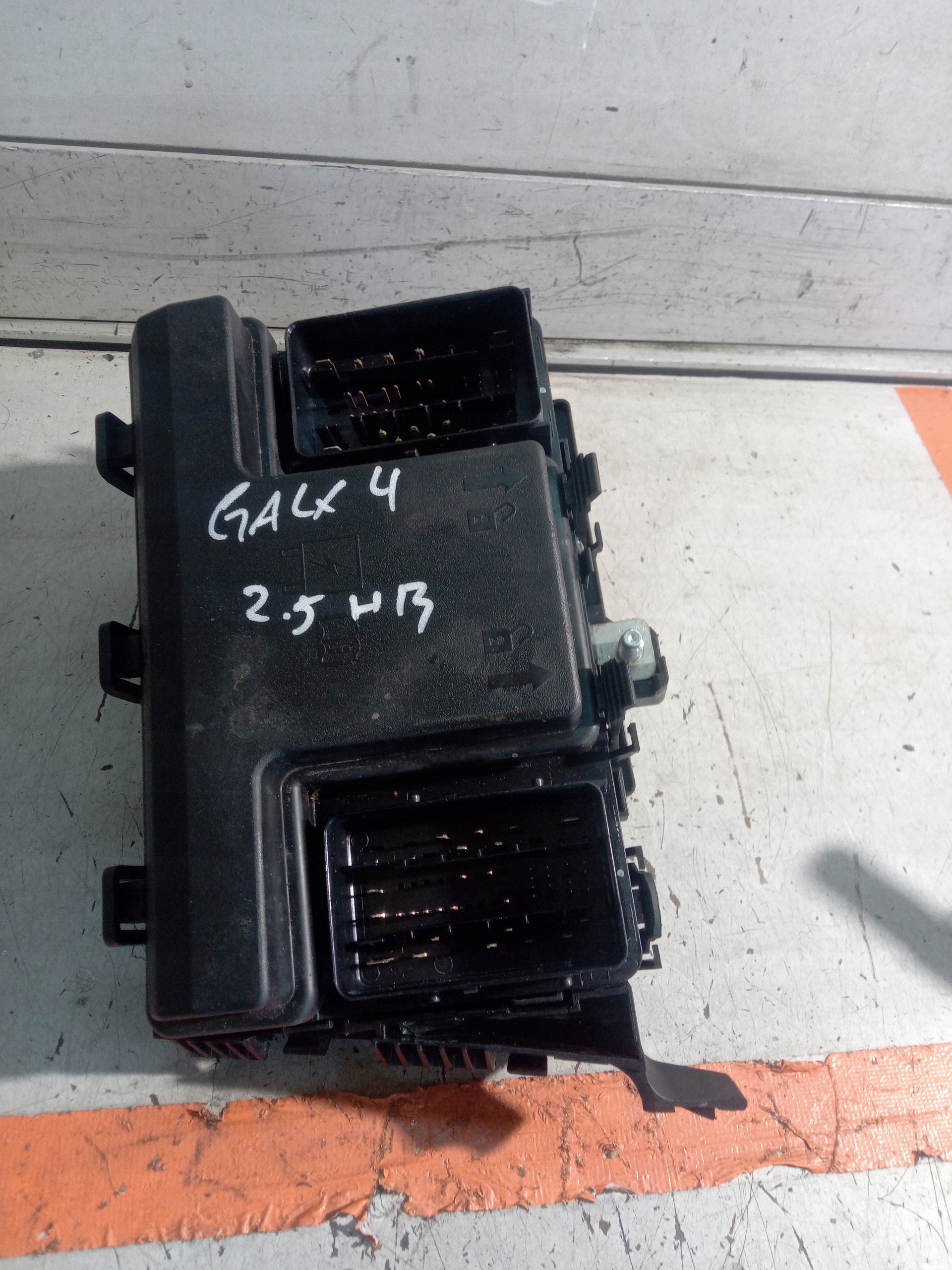 FORD GALAXY MK4 PUSZKA SKRZYNKA BEZPIECZNIKÓW