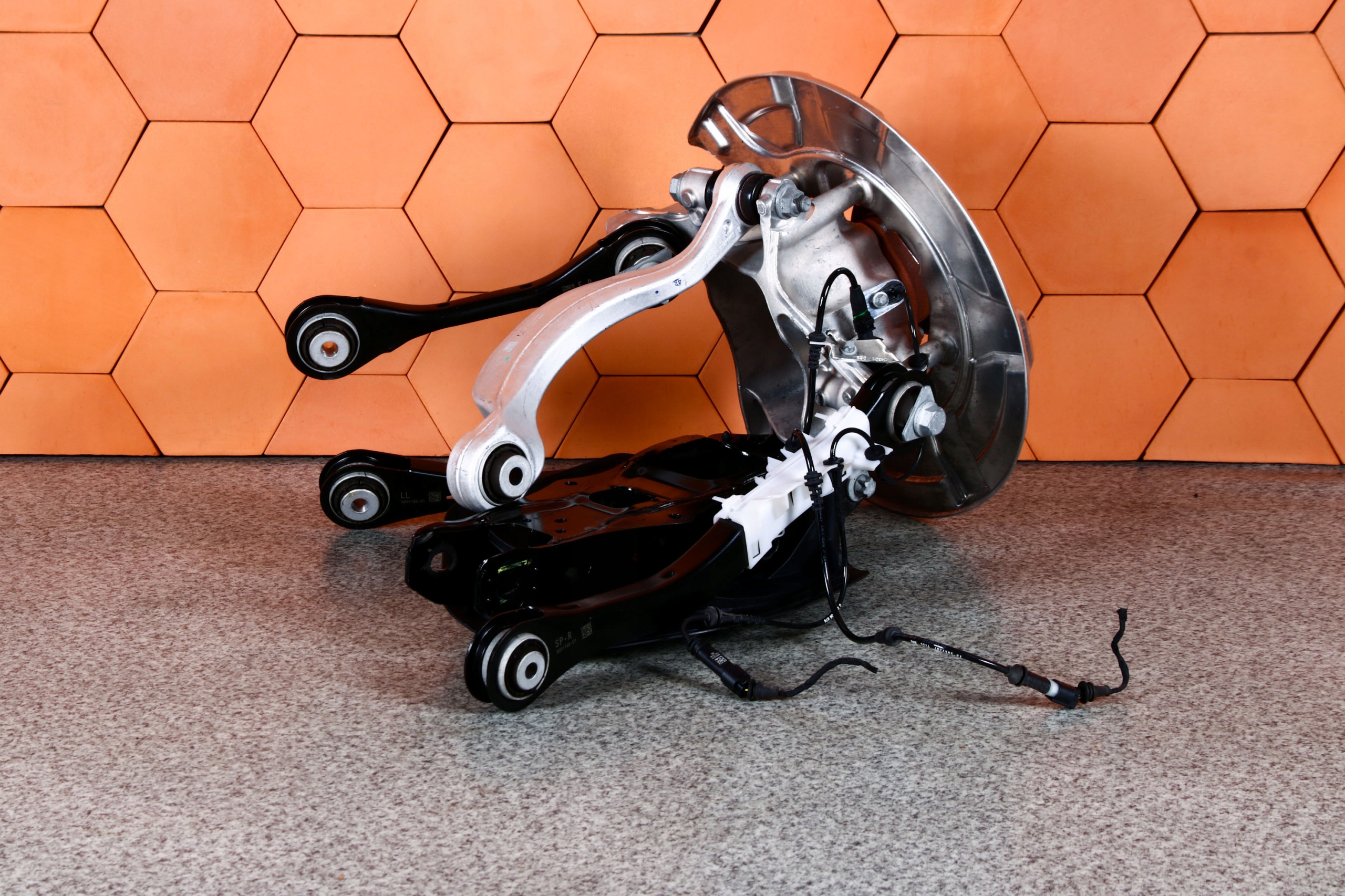 BMW OE 6876654 цапфа зад. права ричаг