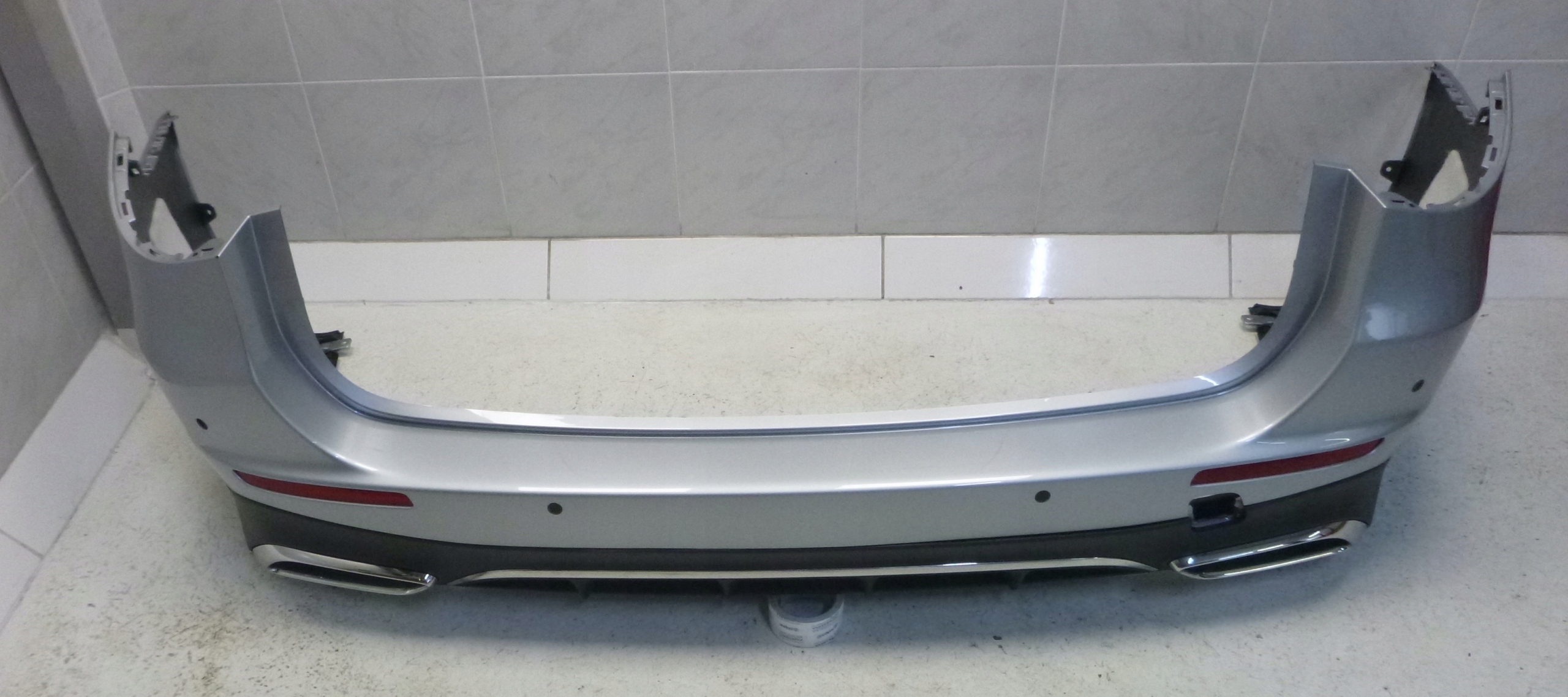 MERCEDES E-KLASA W214 AMG bumper rear part rear 6XPDC