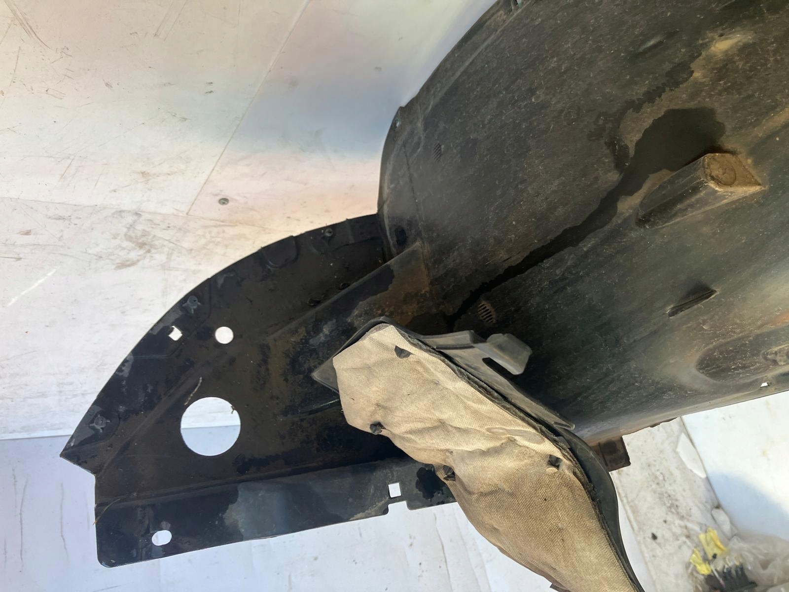 mudguard right front CITROEN C3 III 9811931180