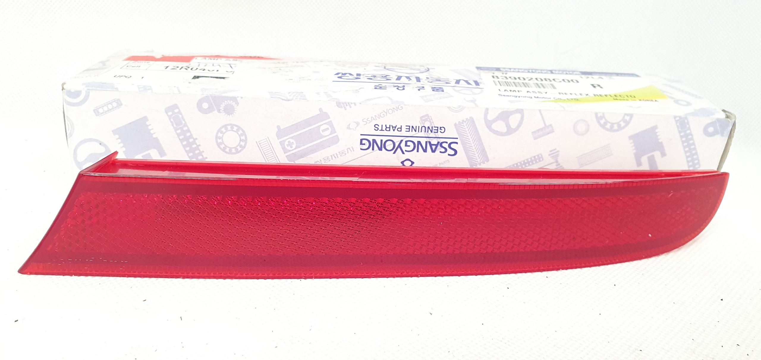 8390208C00 - Отражатель бампера правый Ssangyong Rexton OE новый