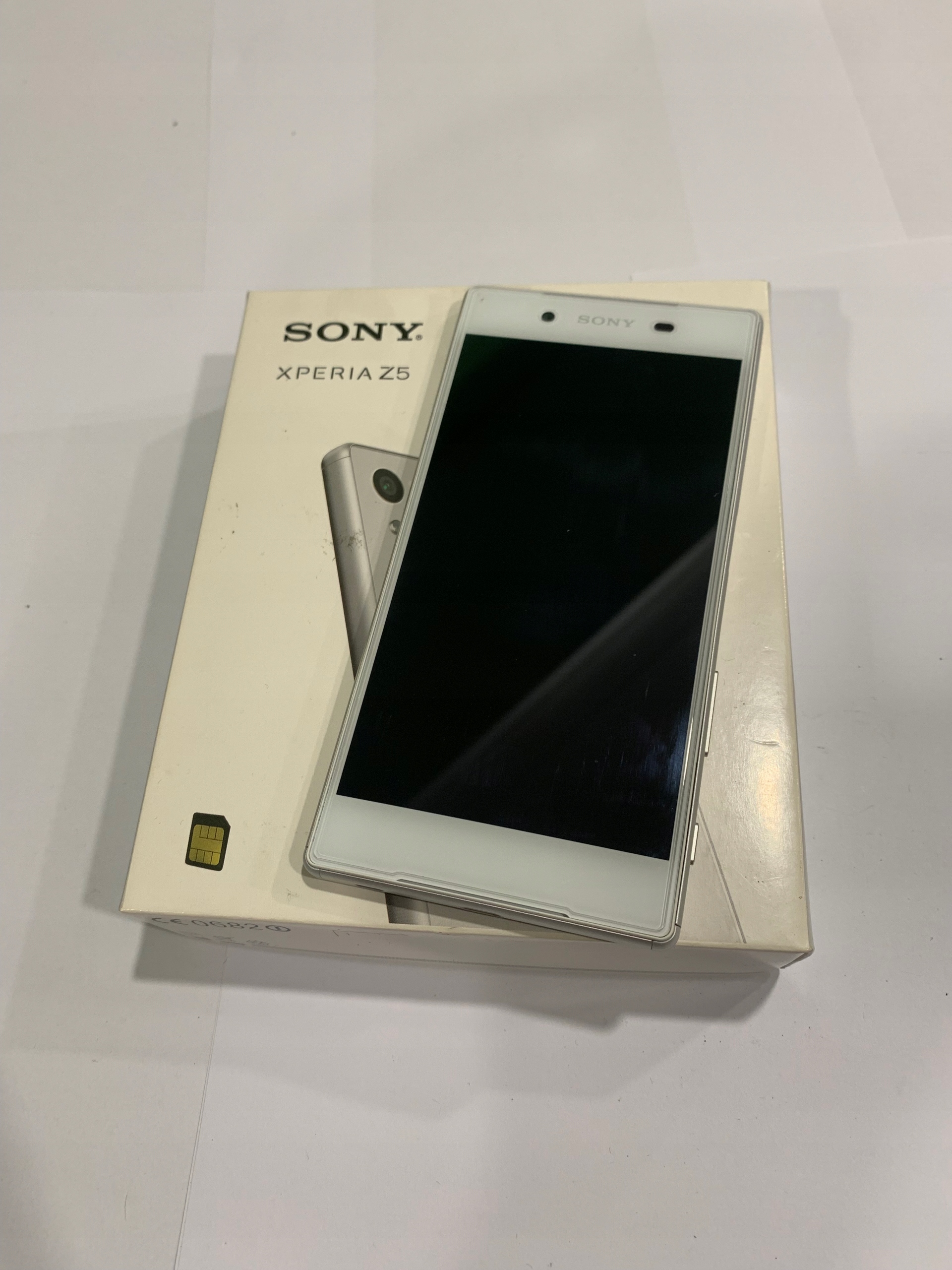 ほぼ新品XPERIA Z5 Premium Xperia™ Z5 Premium SO-03H | Xperia（エクスペリア） | ソニー