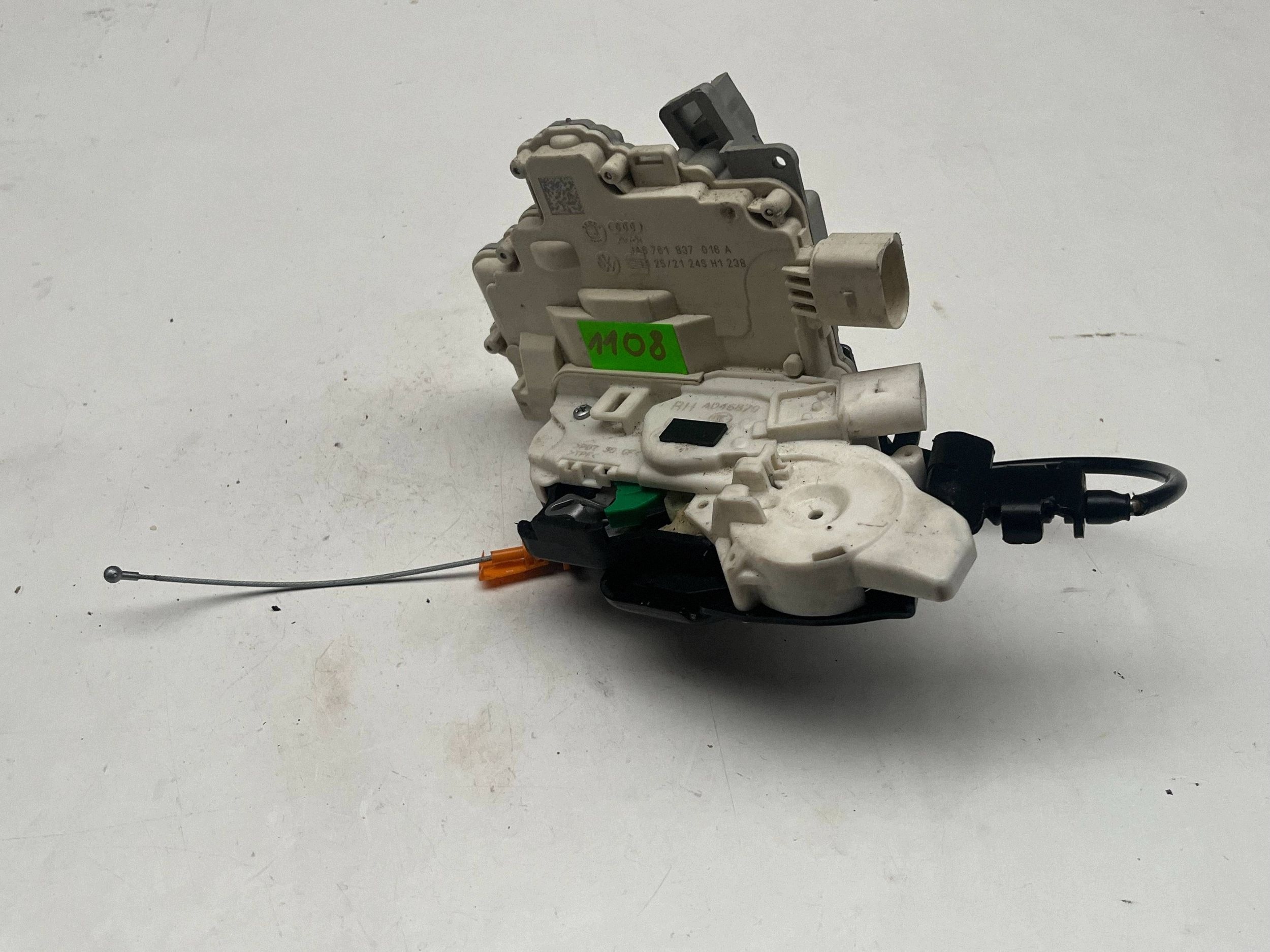 VOLKSWAGEN TOUAREG lock door right front 761837016A @M
