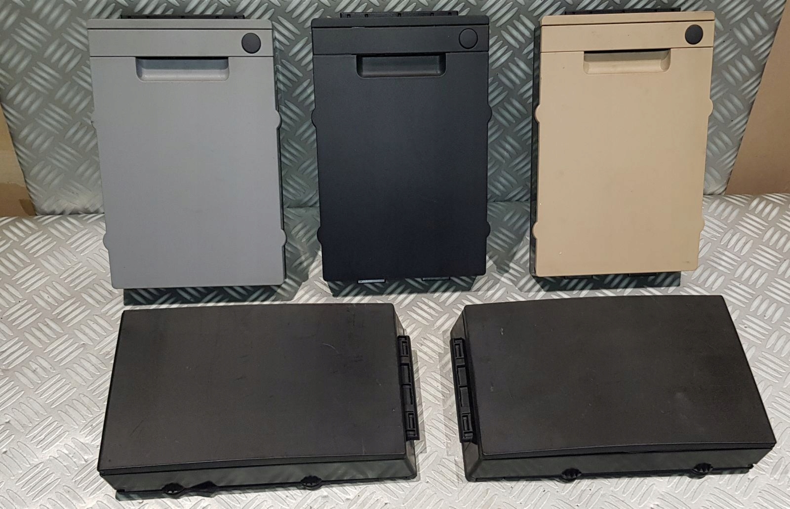 BMW 5 E60 E61 бардачок дивана зад на Grau 7160551