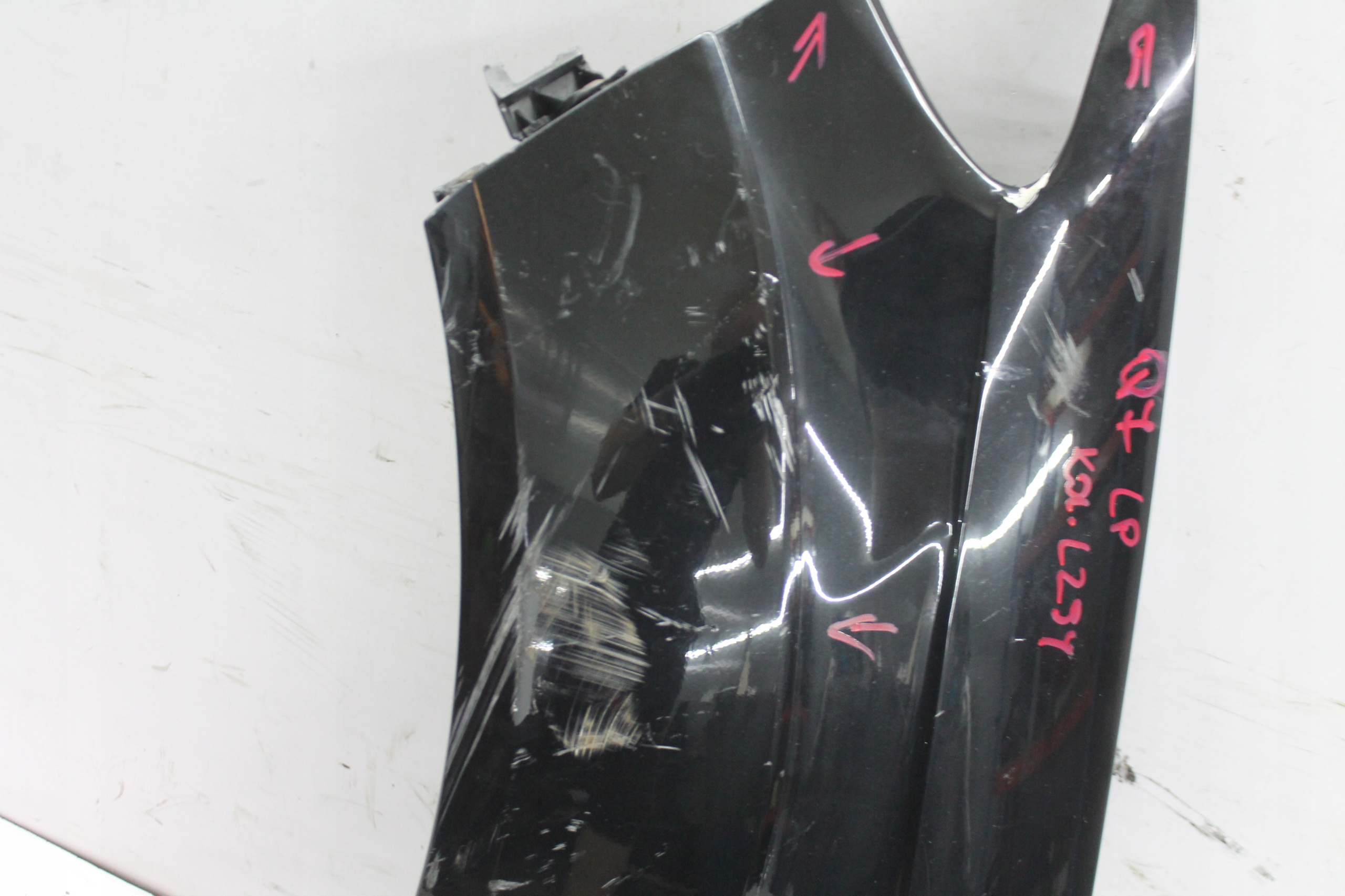 fender left front front AUDI Q7 4L LZ9Y 05-09