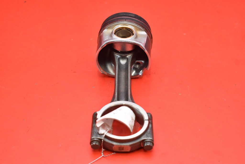 piston connecting rod 81L150 VW PASSAT B8 2.0 TDI 150 KM 14-20