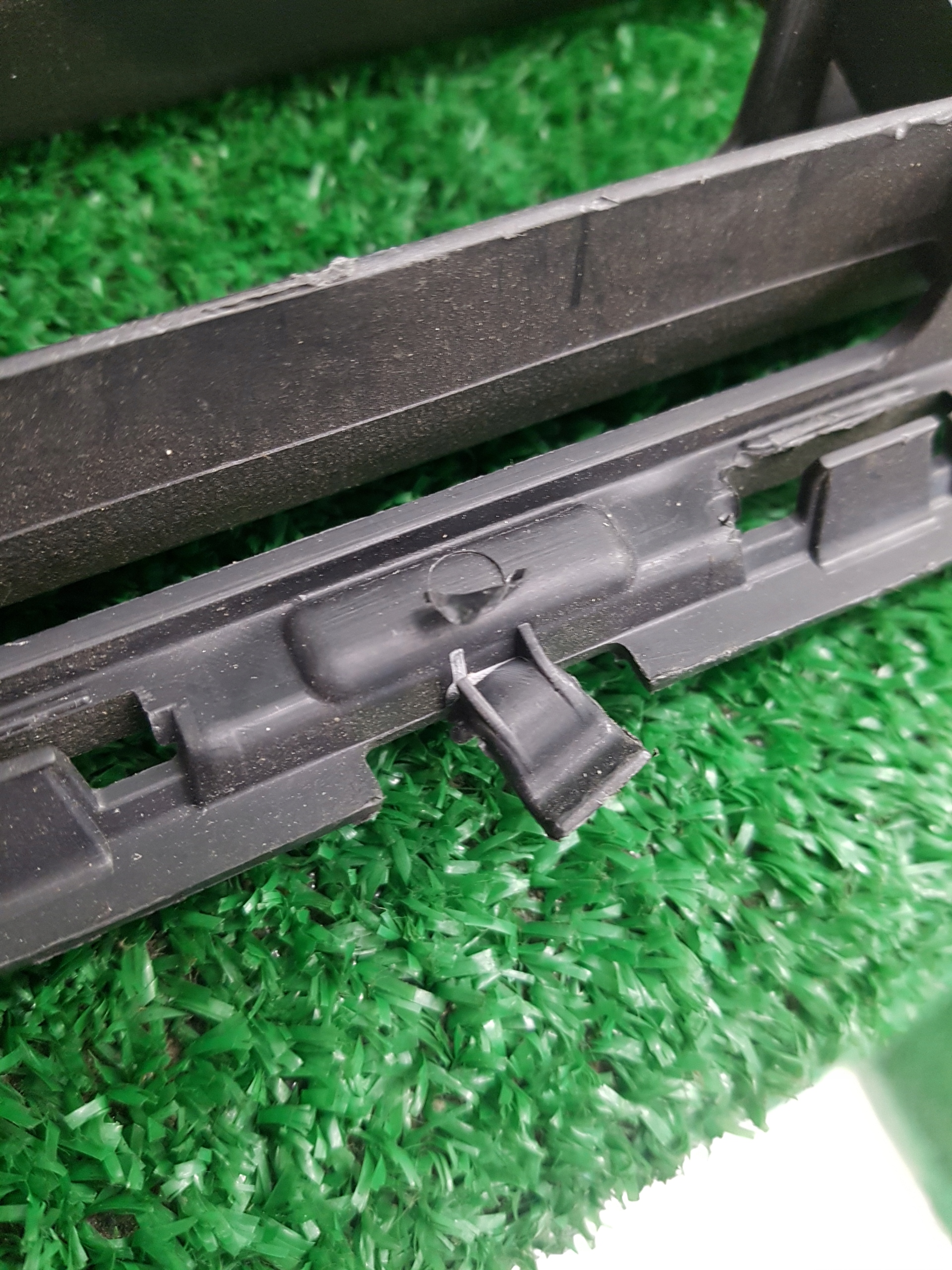 Lüftungsgitter der Stoßstange mitte VOLKSWAGEN GOLF 7 5G0853677L
