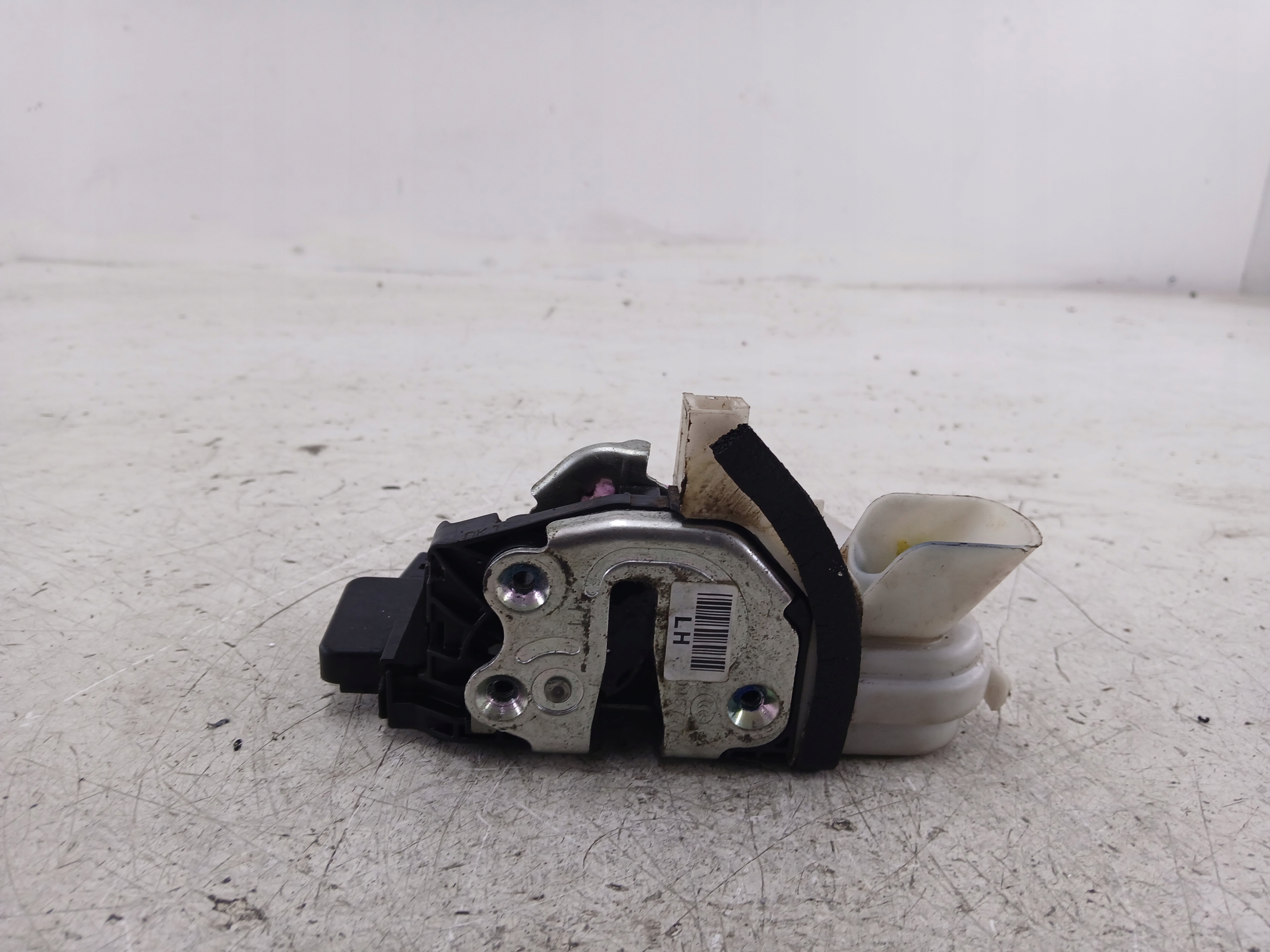 KIA OPTIMA IV lock door left front 81310-D4060