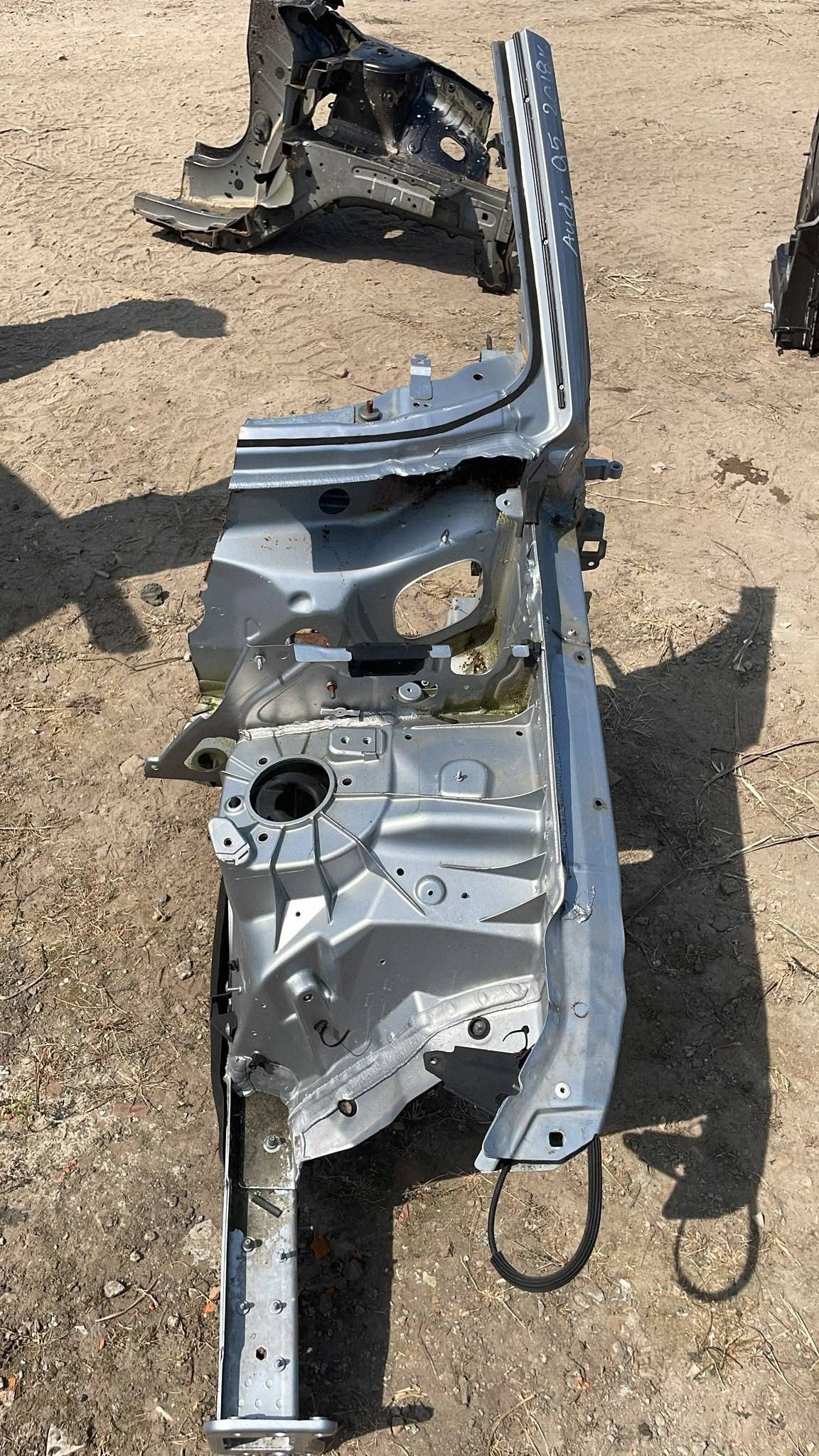 quarter front quarter bodywork front side left Audi Q5 II 80A