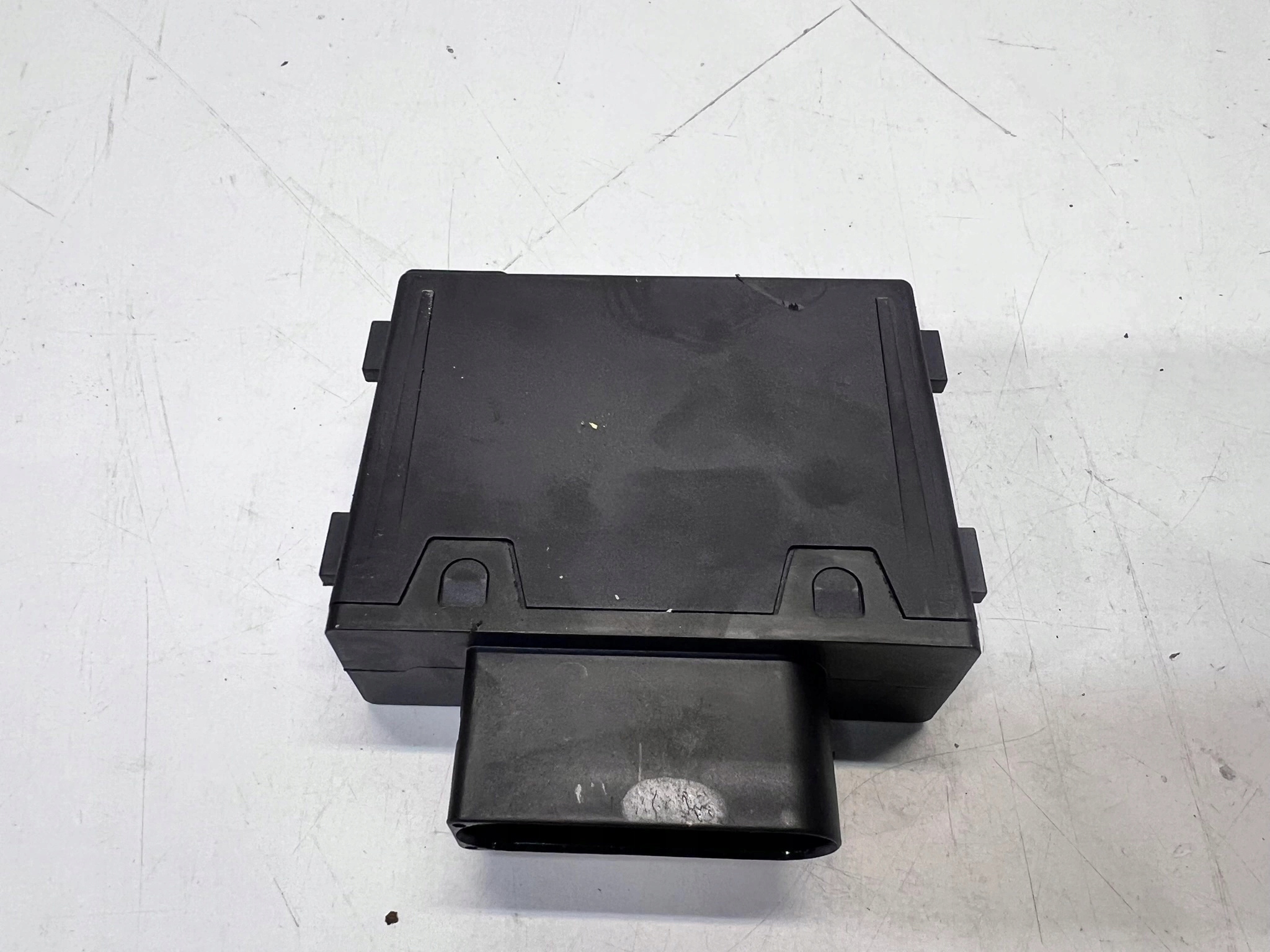 Bedienteil POMPY des Kraftstoffsbehälters AUDI A4 B9 A5 Q7 8W0906093E