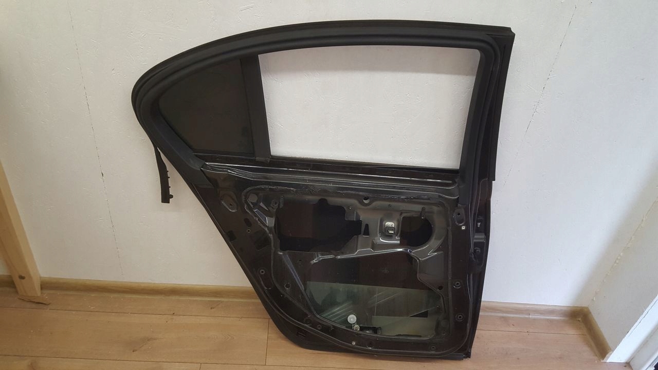door rear part rear. left BMW E60 2,0D LIFT sedan