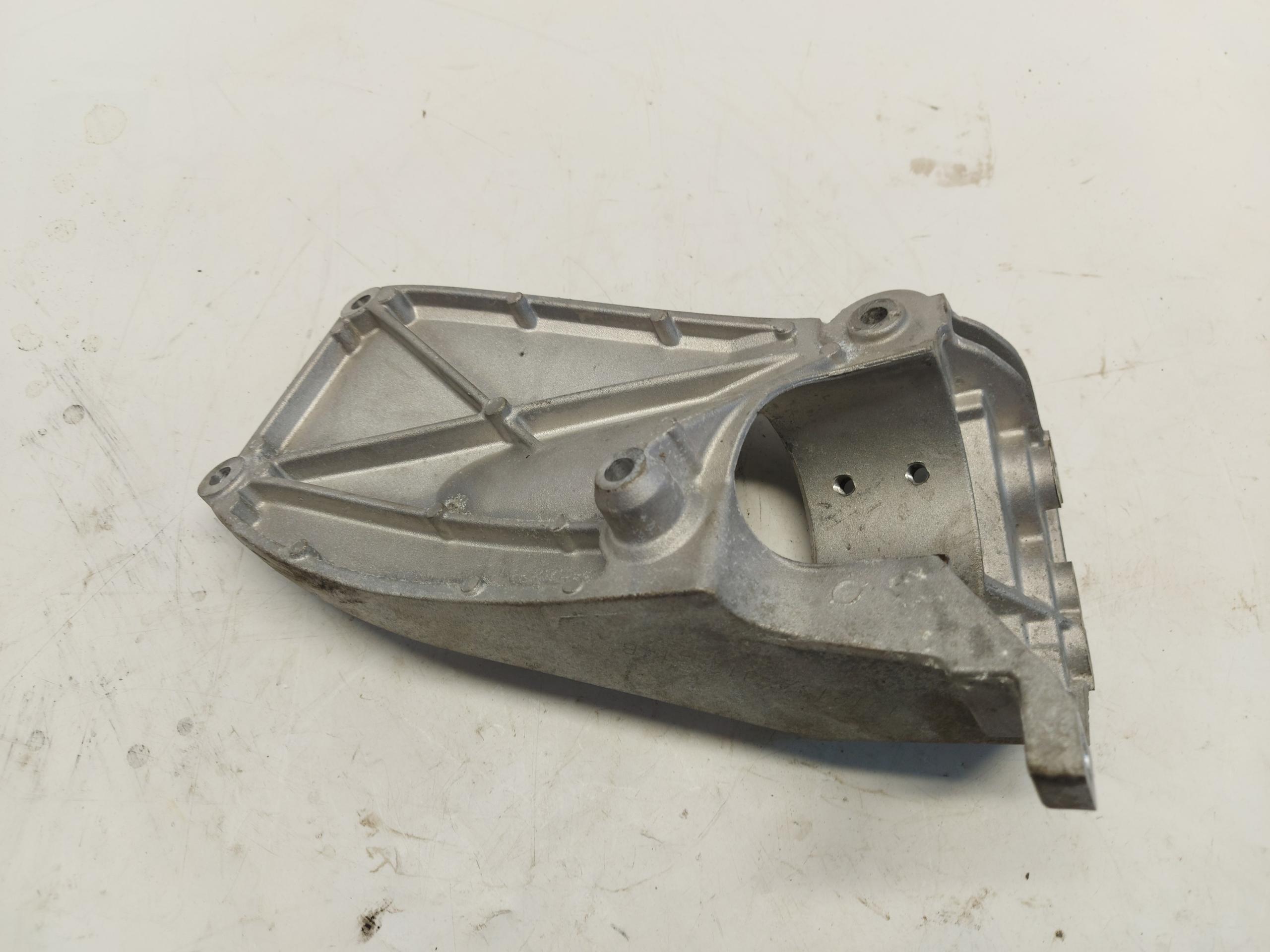 VOLVO XC60 II T8 console engine mount 32202602