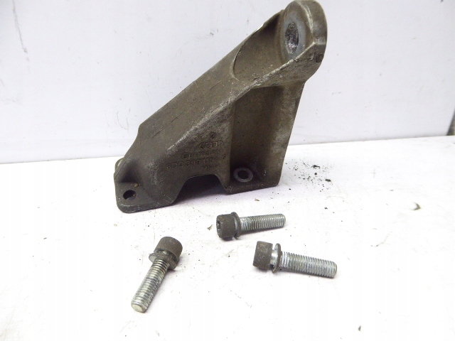 AUDI A4 B5 8D5 97-01 ŁAPA WSPORNIK SKRZYNI BIEGÓW 2.4 V6 ALF Rodzaj skrzyni Manualna