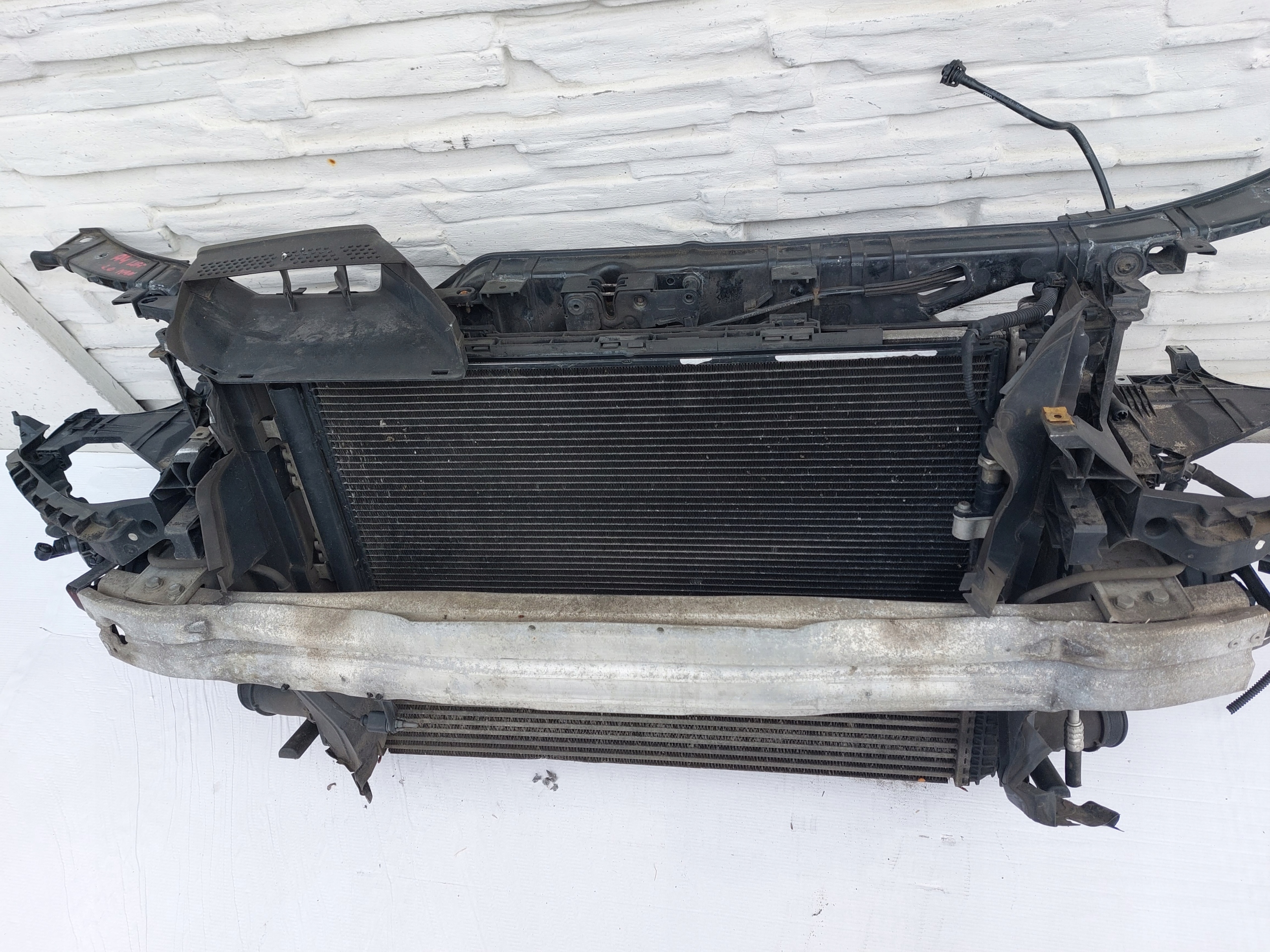 A4 8K LIFT PAS PRZEDNI KOMPLETNY 2,0 MANUAL Typ samochodu Samochody osobowe