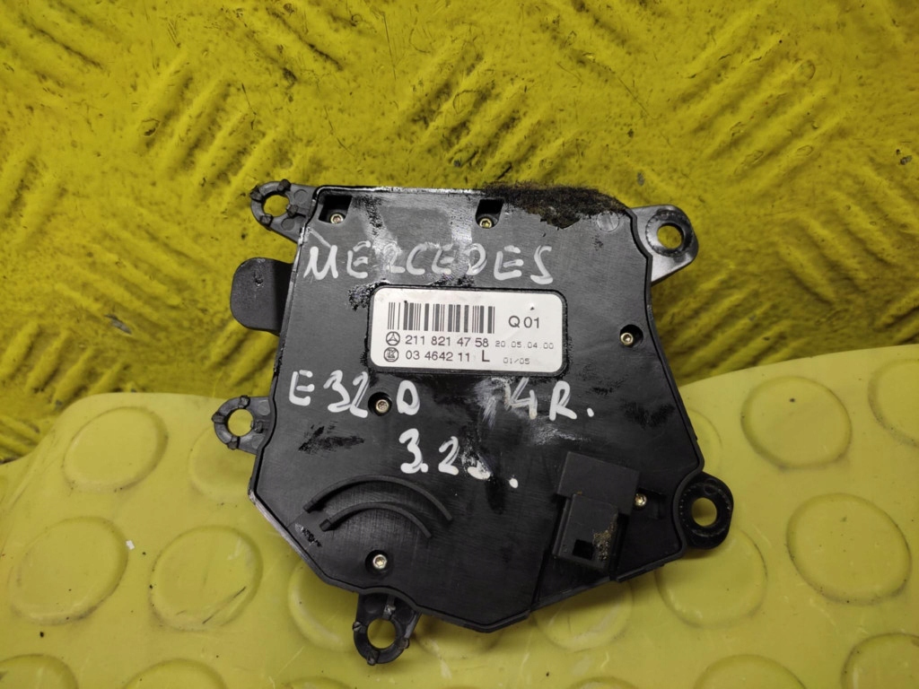MERCEDES W211 Schalter SITZ 2118214758