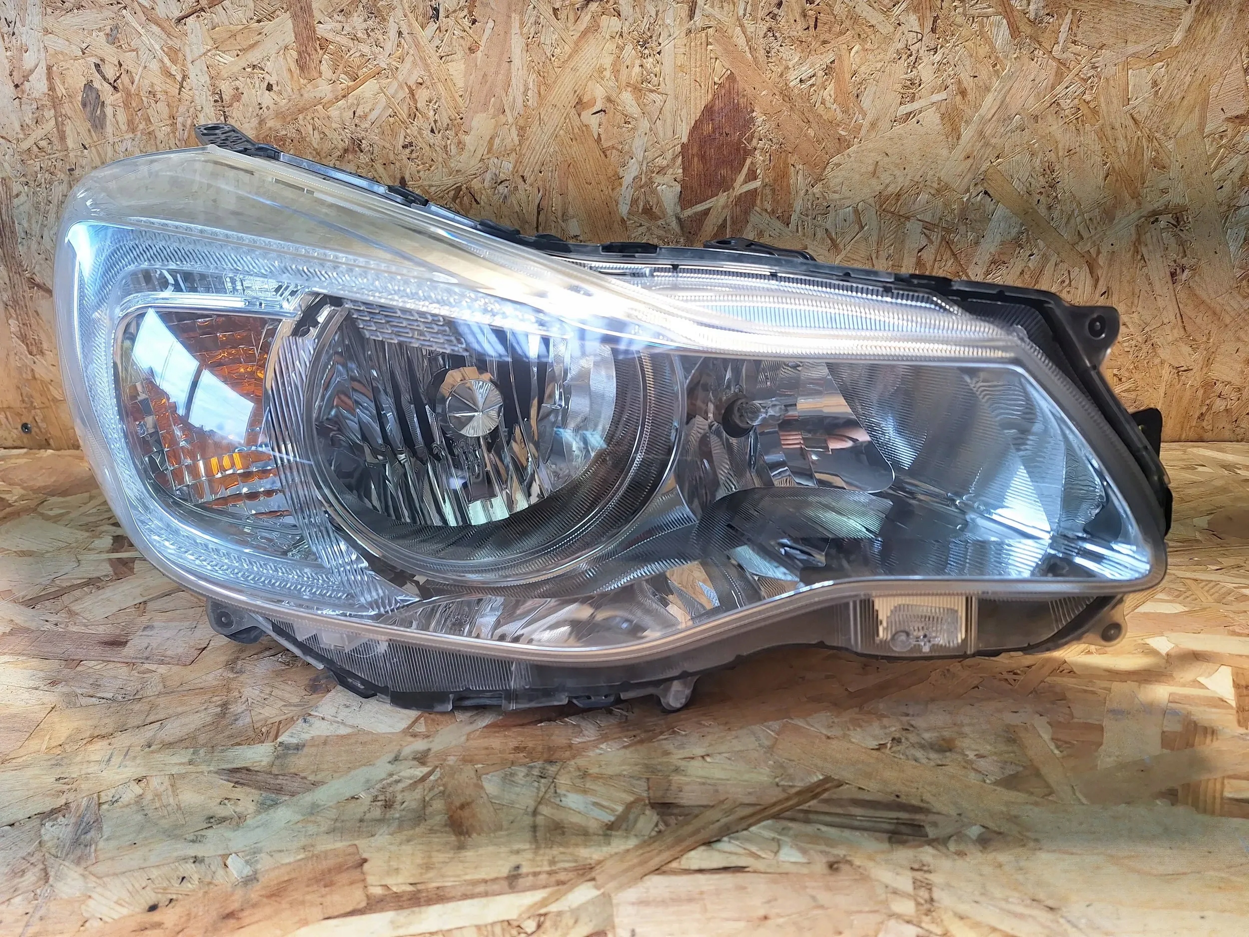 light front right Subaru XV 11-17 P9933R EU