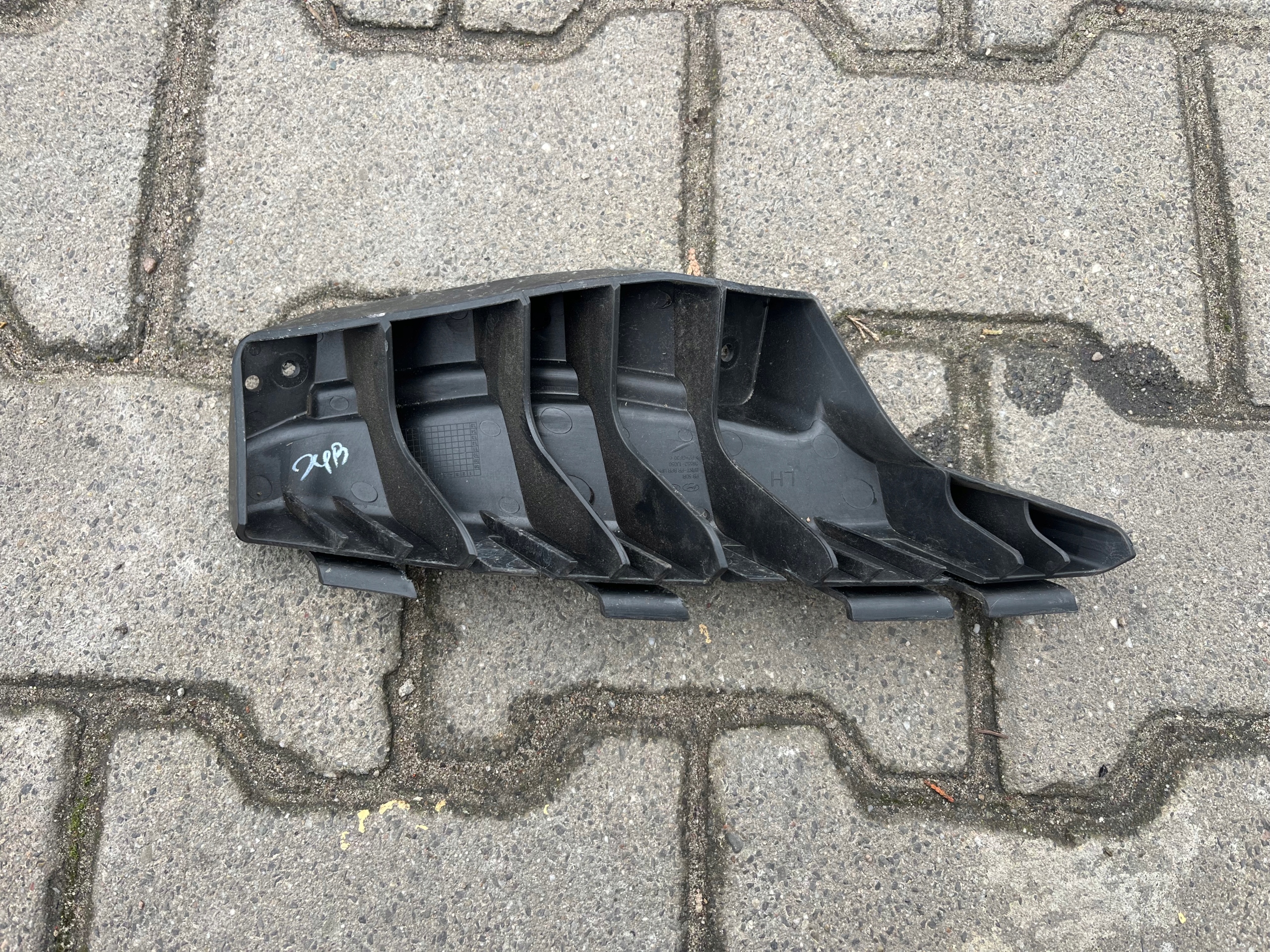 Hyundai I20 and 1.4 bumper bracket left front