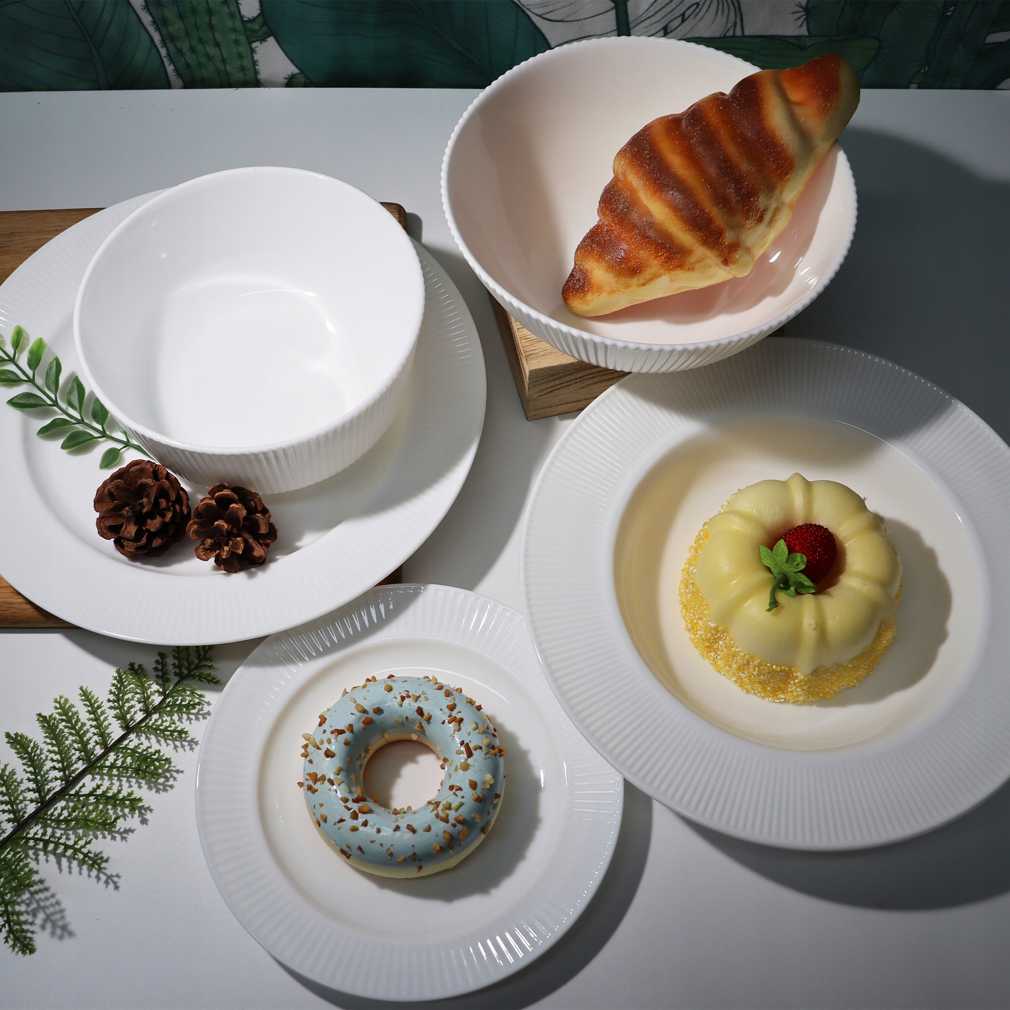 SERWIS OBIADOWY RYFLOWANY 18 EL DLA 6 OSÓB KPL TALERZY ZE ZDOBIENIEM SZKŁO