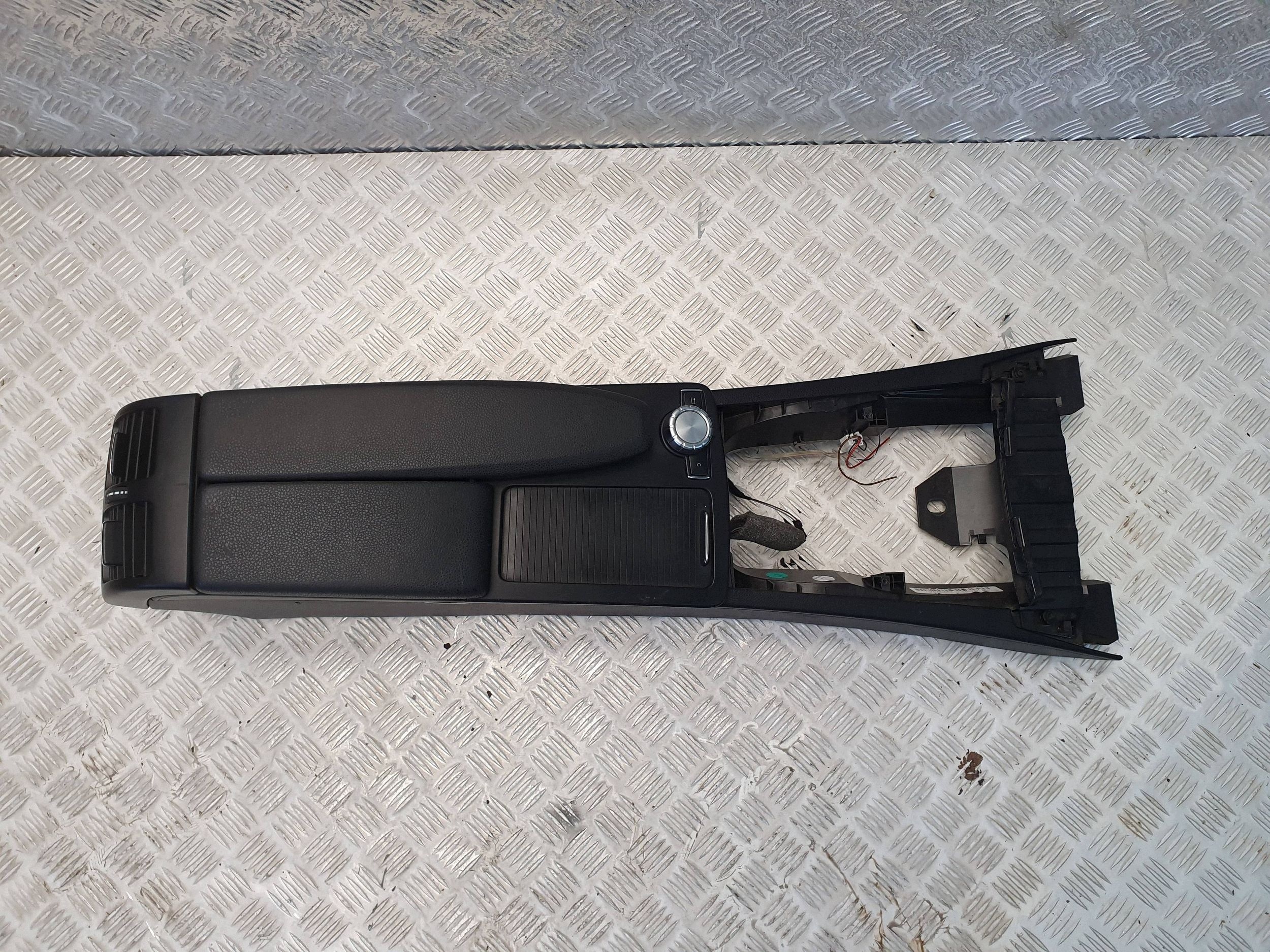 TUNEL armrest control panel EU A2046800150 MERCEDES GLK X204 W204