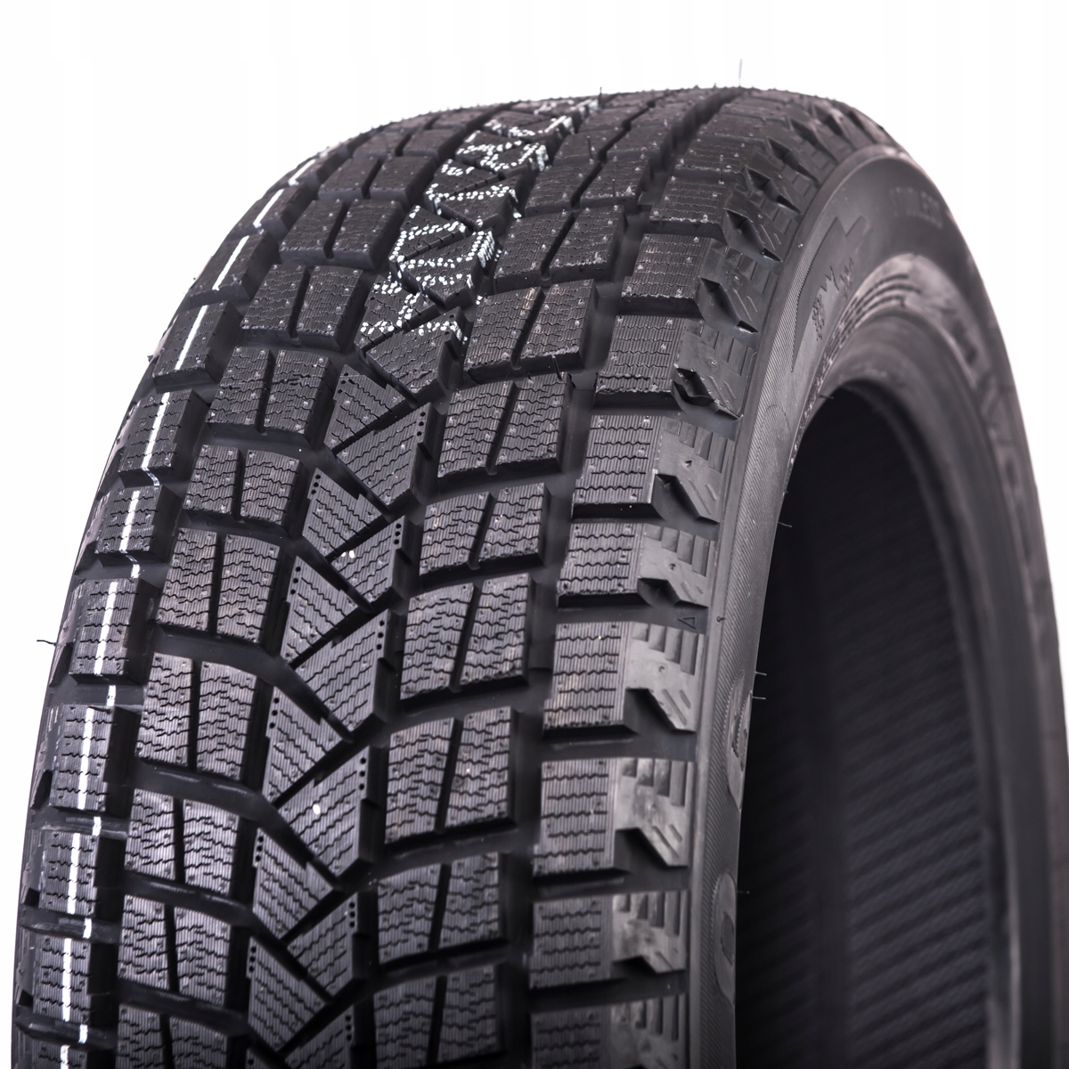 2X зимние шины 255 / 55R18 Firemax FM806 109T XL