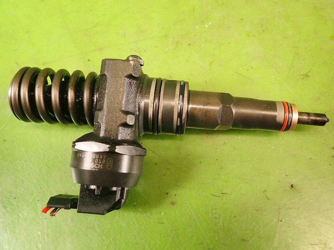 038130073AJ 0414720037 - Насос-форсунка VW GOLF IV 1.9 TDI 03r