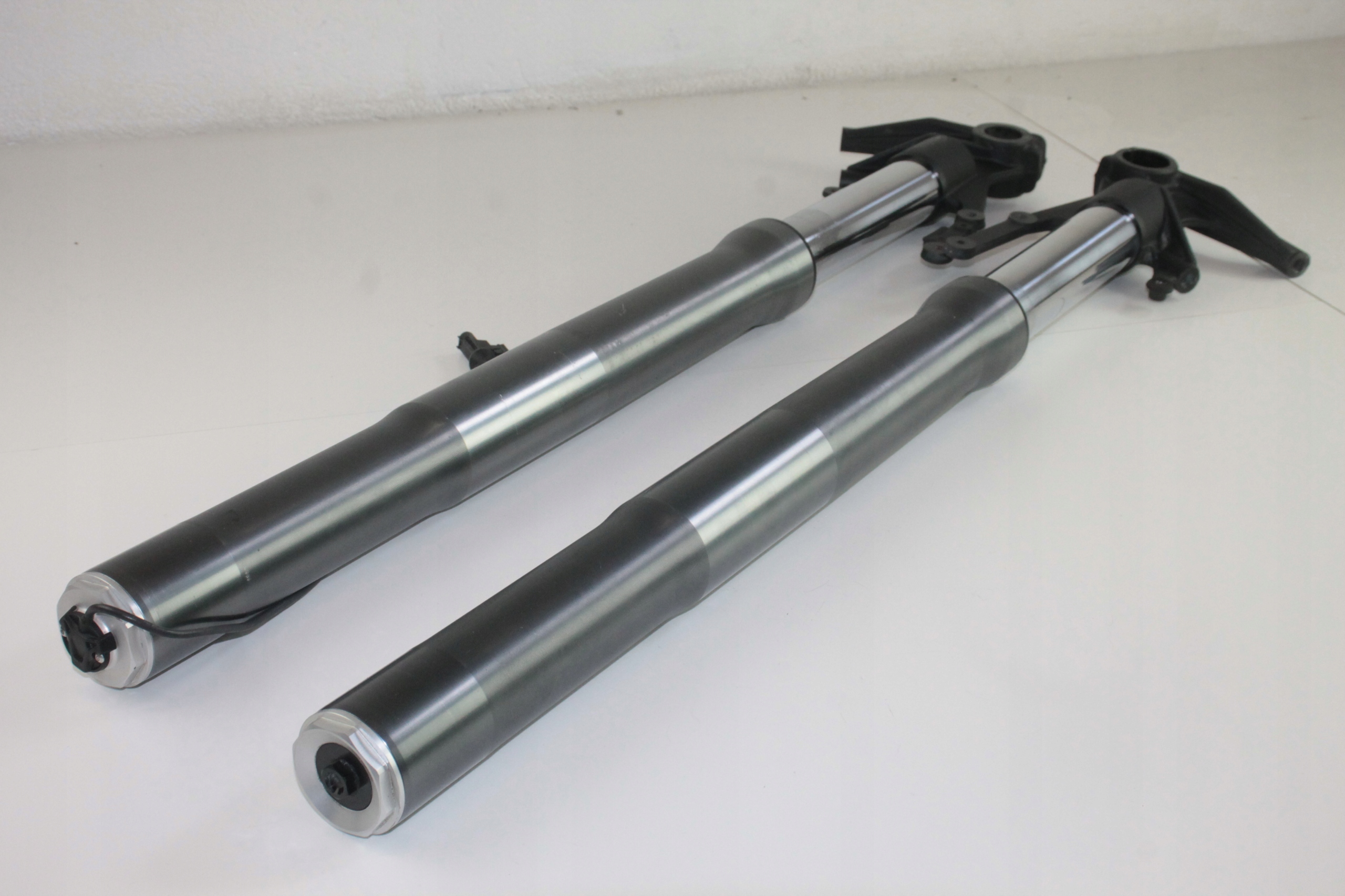 DUCATI MULTISTRADA V4S LAGI AMORTYZATORY PRZÓD ZAWIESZENIE LAGA