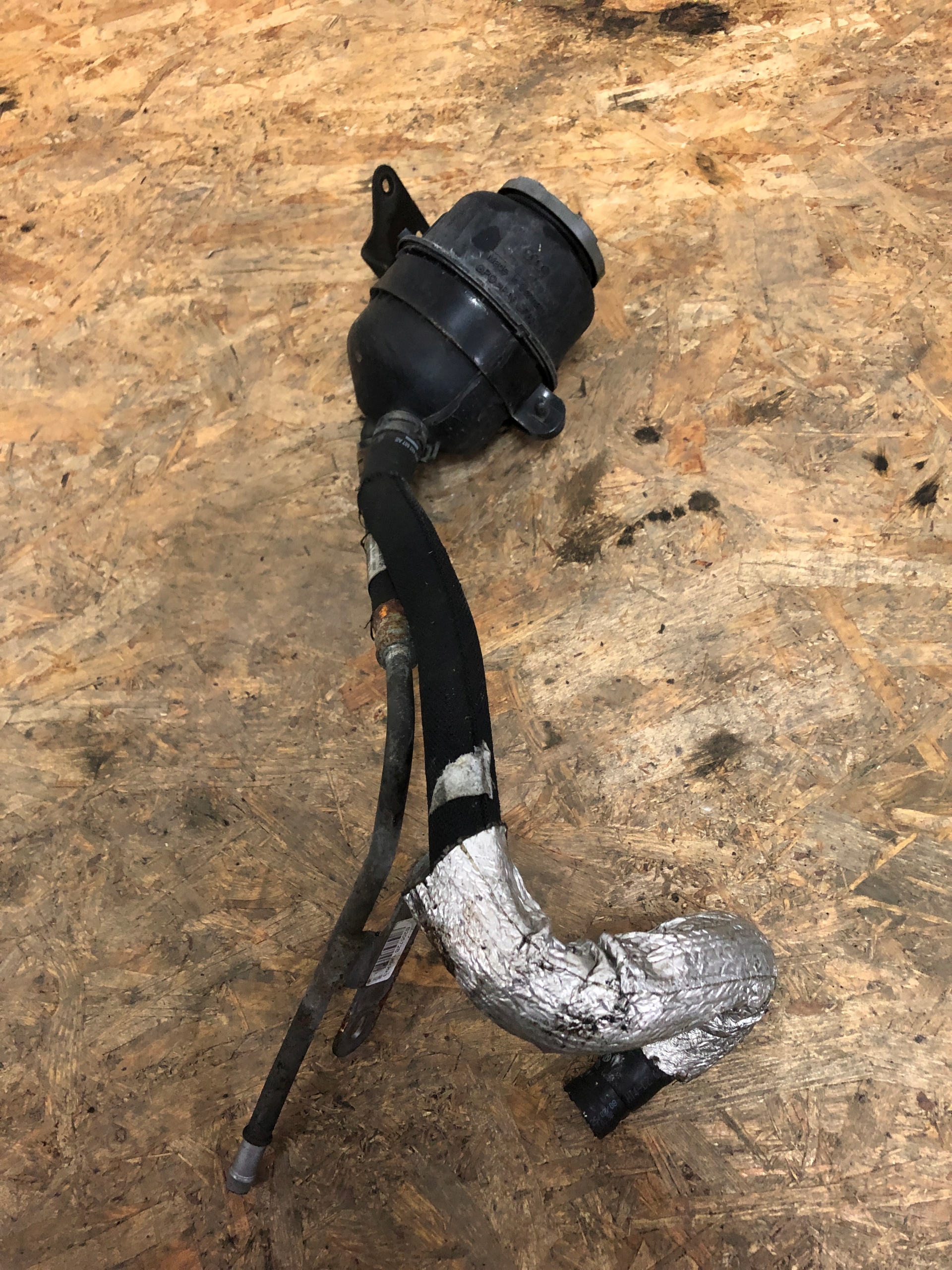 A4 B8 A5 шланг бачка 8K0422891Q