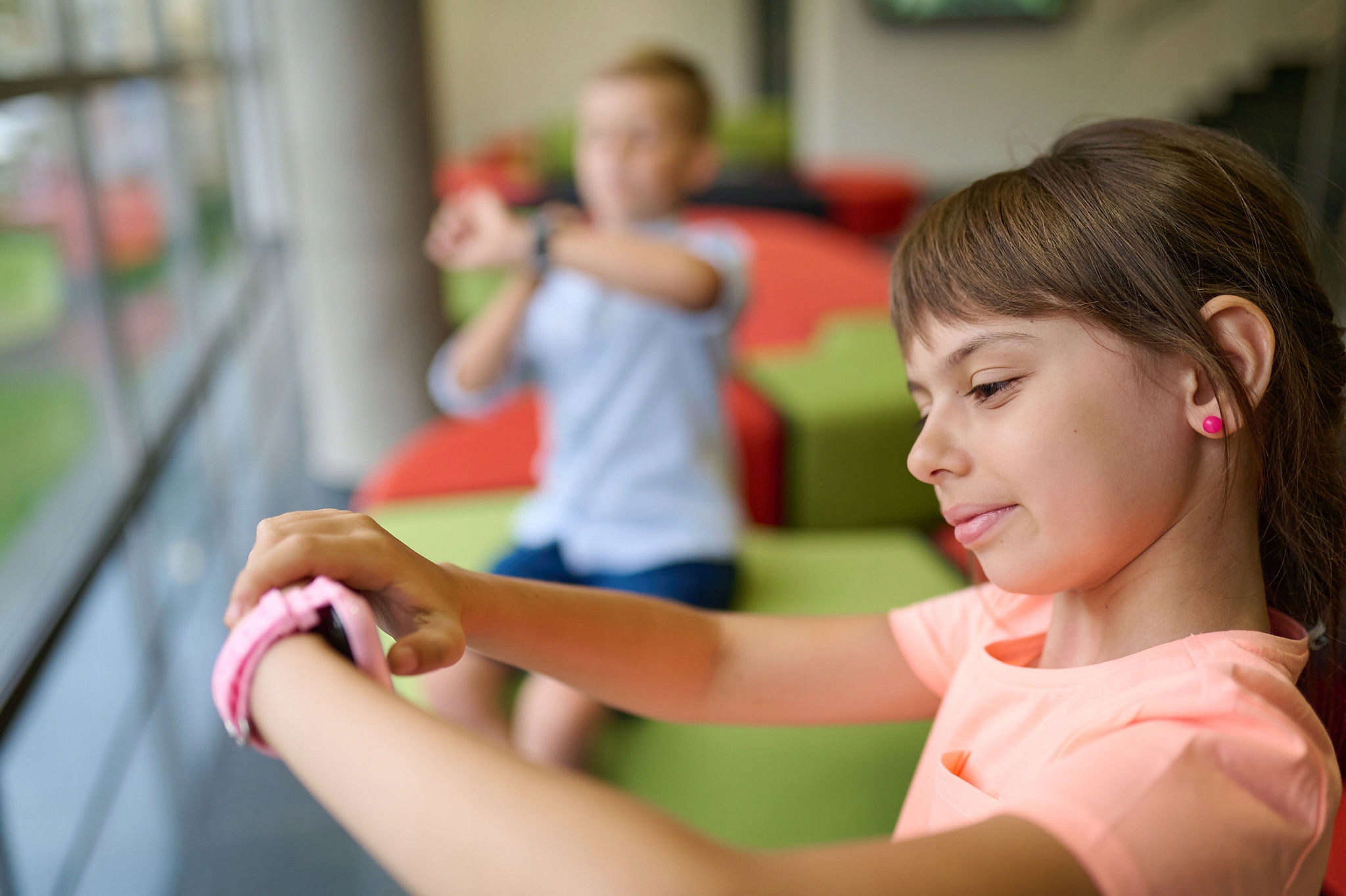 ZEGAREK DZIECKA SMARTWATCH GARETT KIDS ESSA 4G RÓŻ Komunikacja sieć GSM Wi-Fi