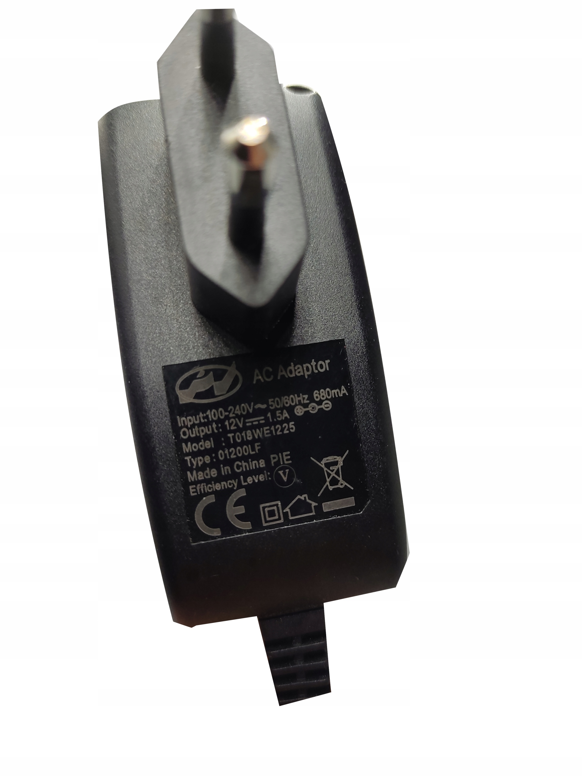 

Zasilacz Implusowy 12V 1,5A 680mA