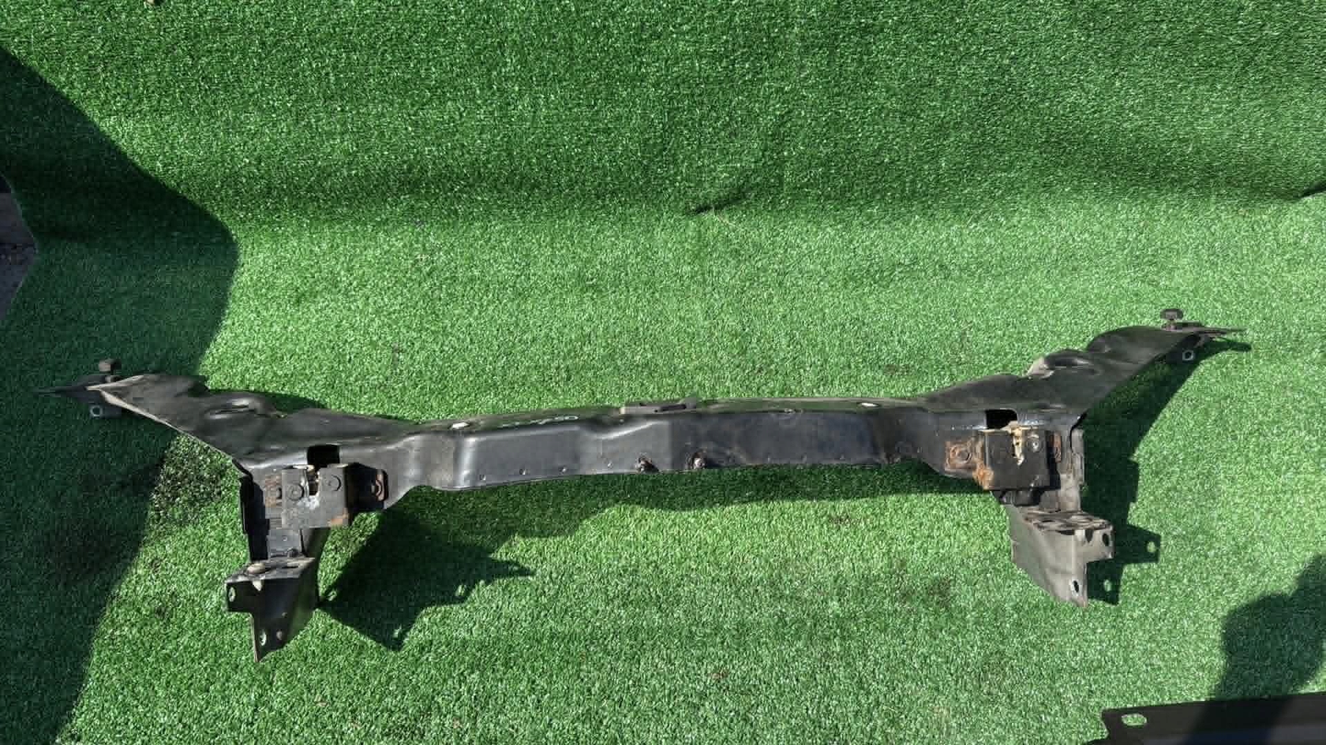 JAGUAR XF and X250 07-15 pillar iron support panel for radiators upper 8X2310884